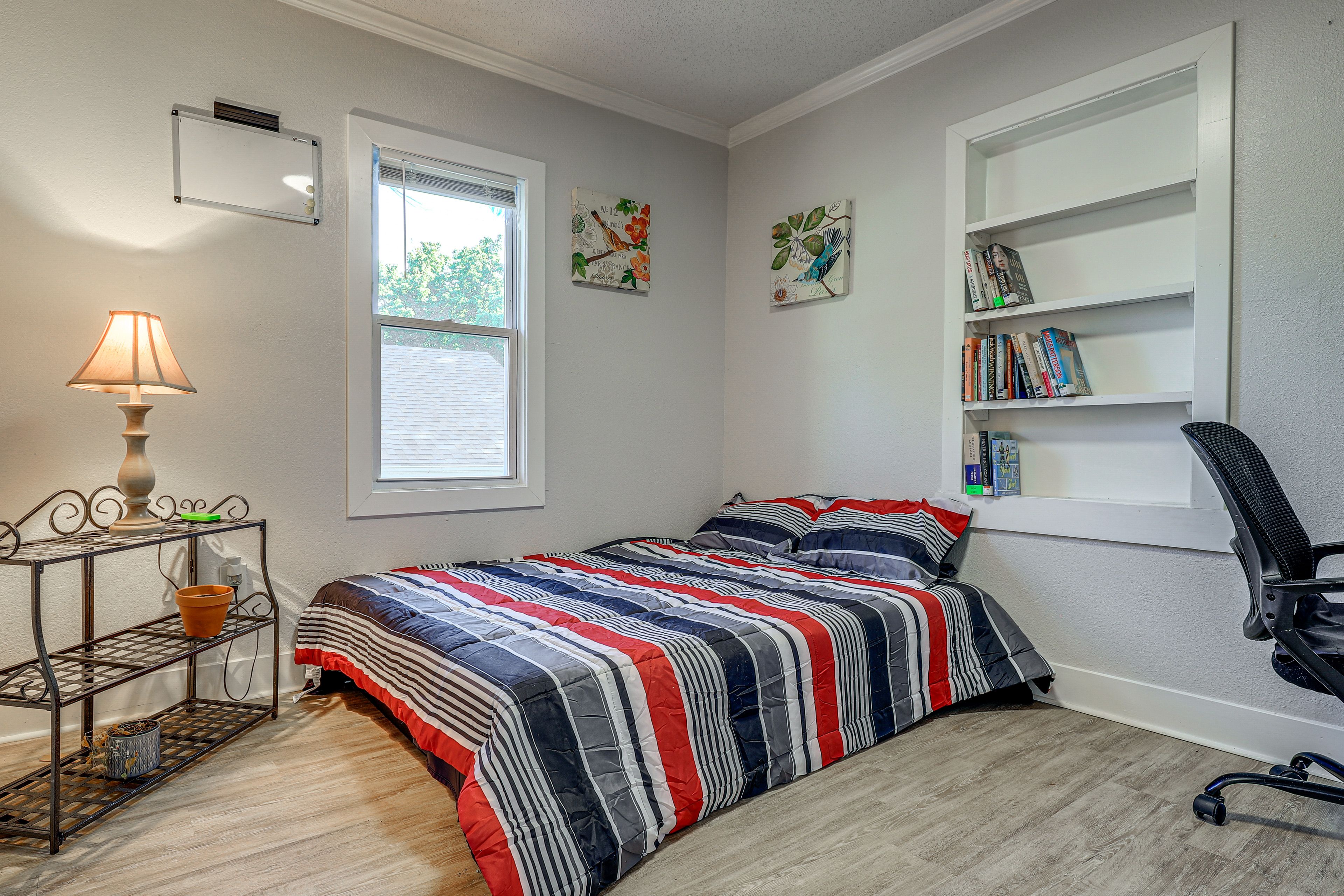 Bedroom 1 | Queen Bed | Smart TV
