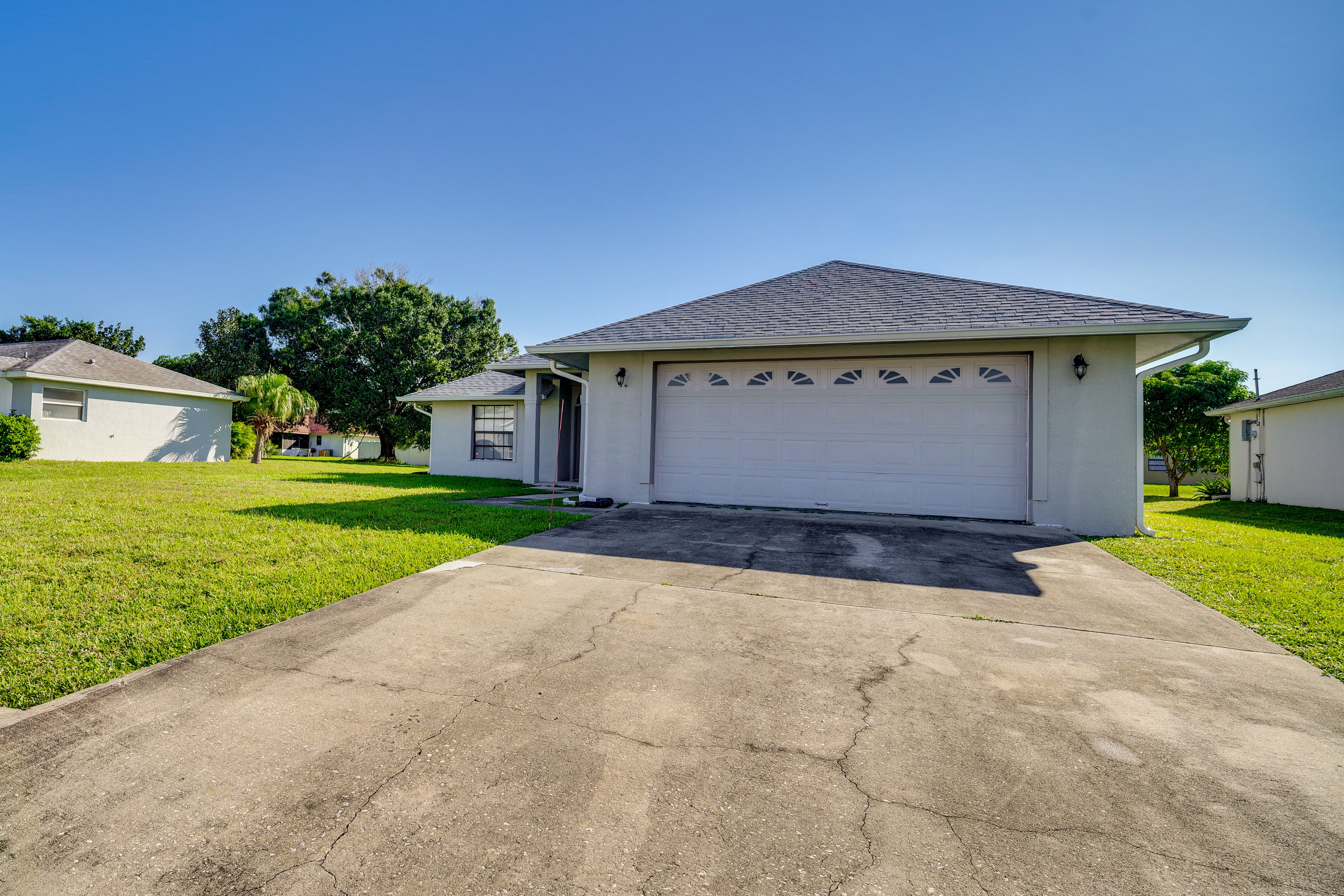 Parking | Garage (2 Vehicles) | Driveway (2 Vehicles)