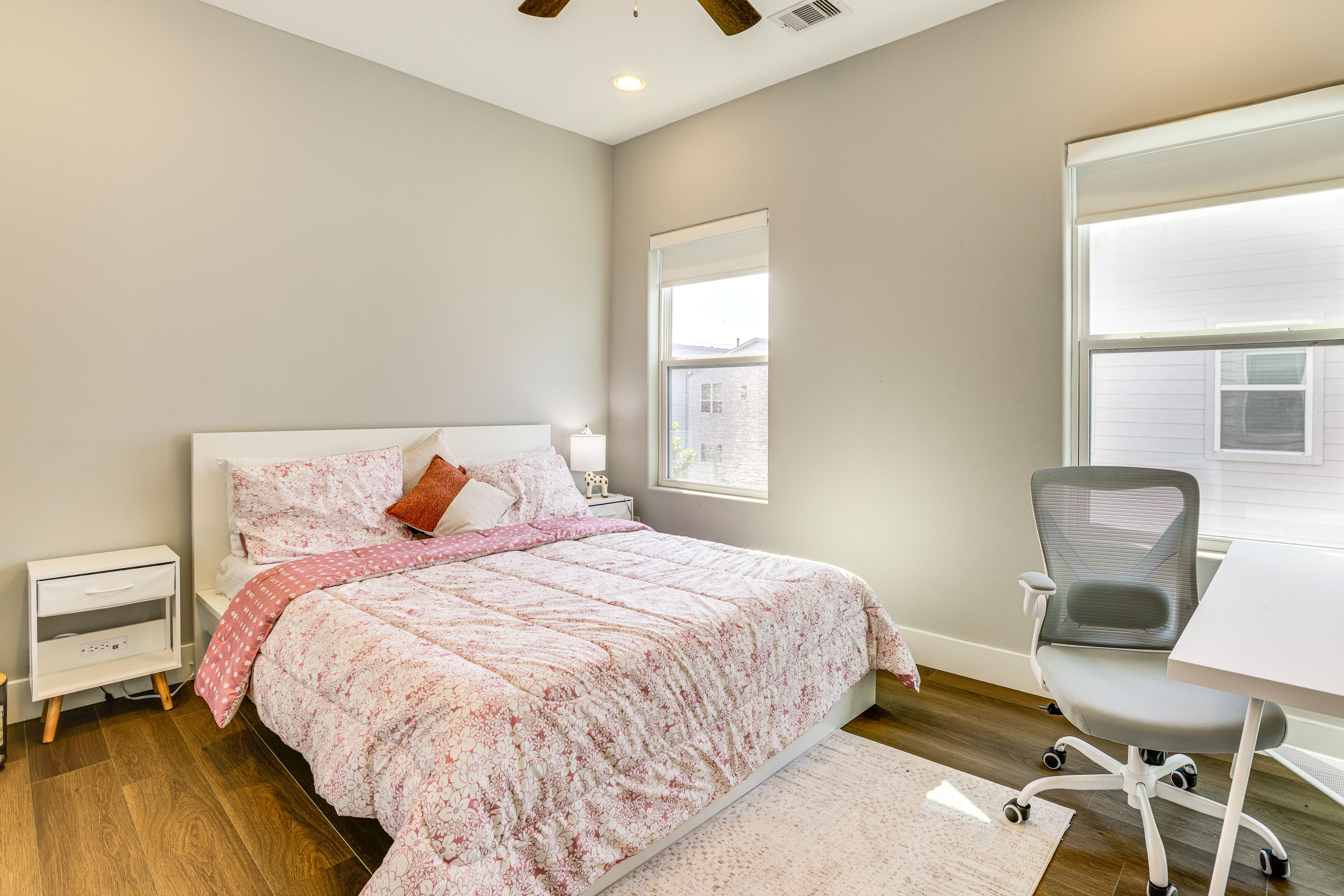 Bedroom 3 | 3rd Floor | Queen Bed | Laptop-Friendly Workspace