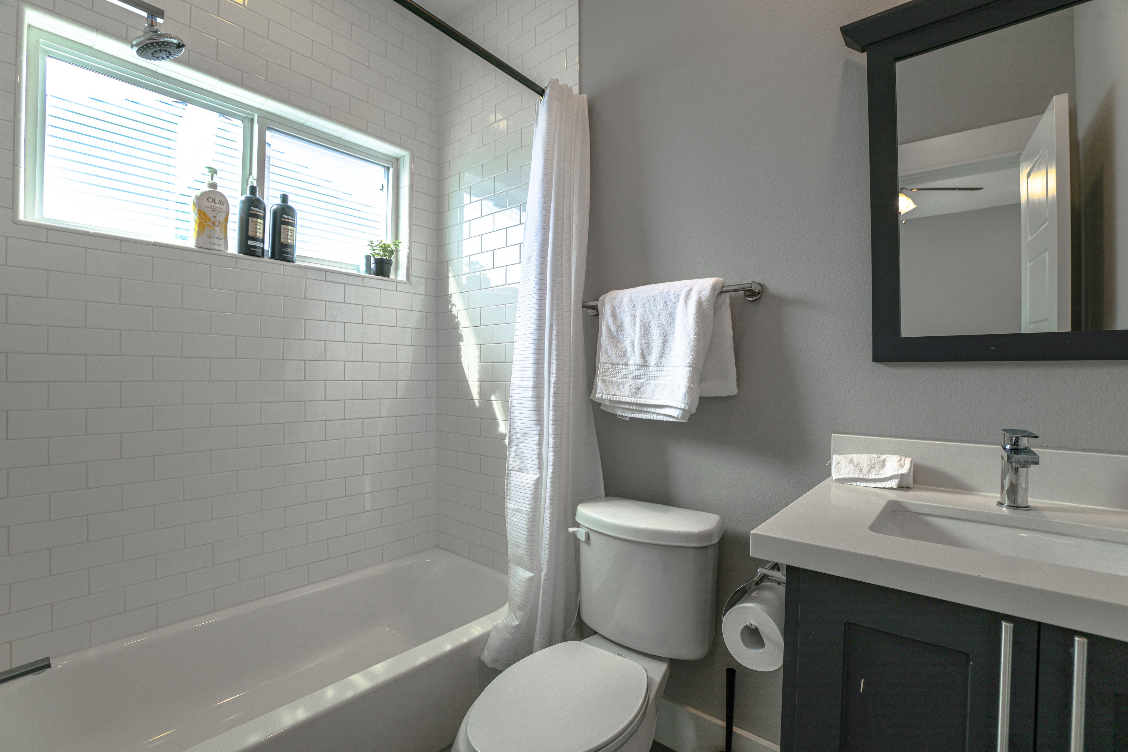 Full Bathroom | 3rd Floor