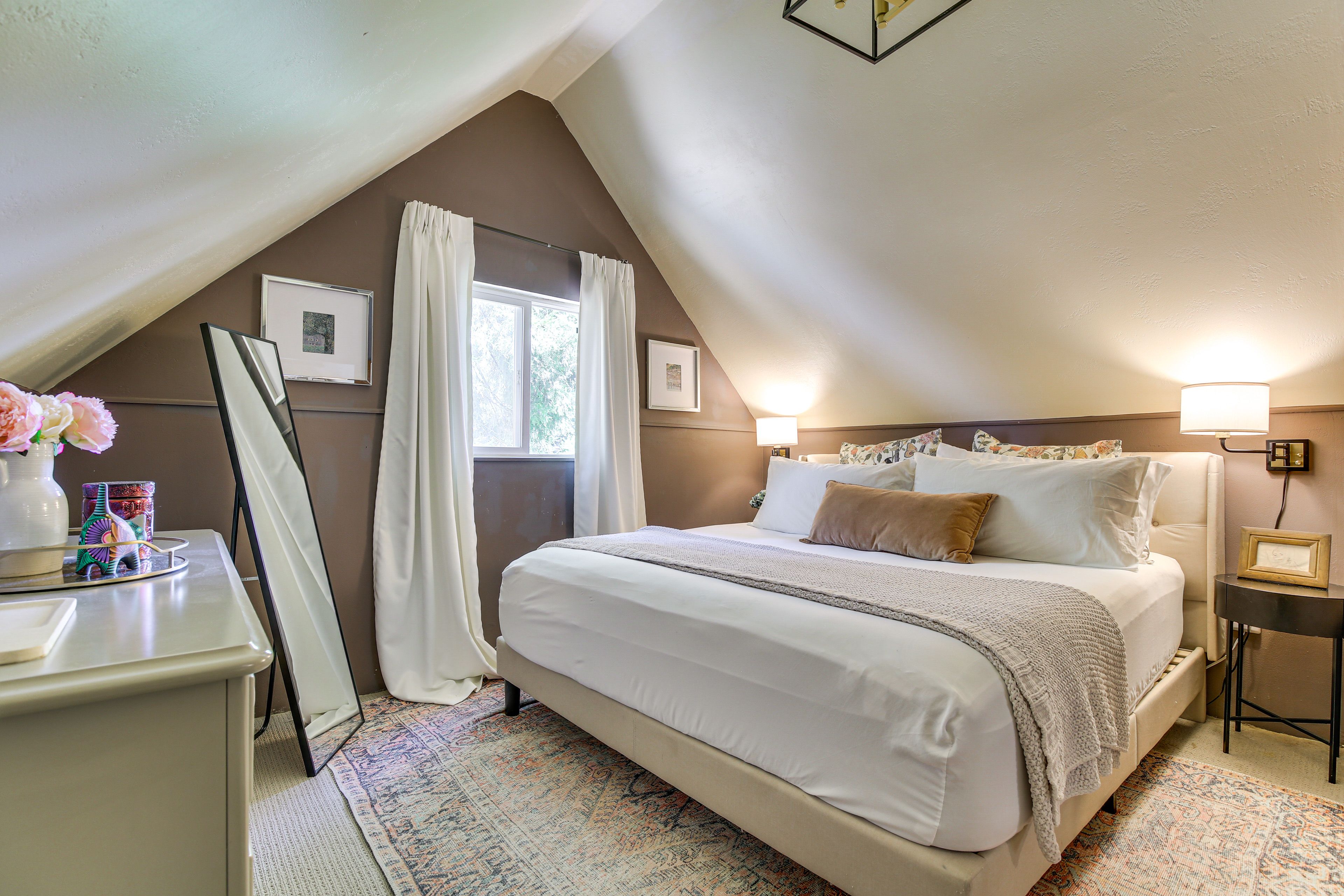 Bedroom 1 | King Bed | 2nd Floor