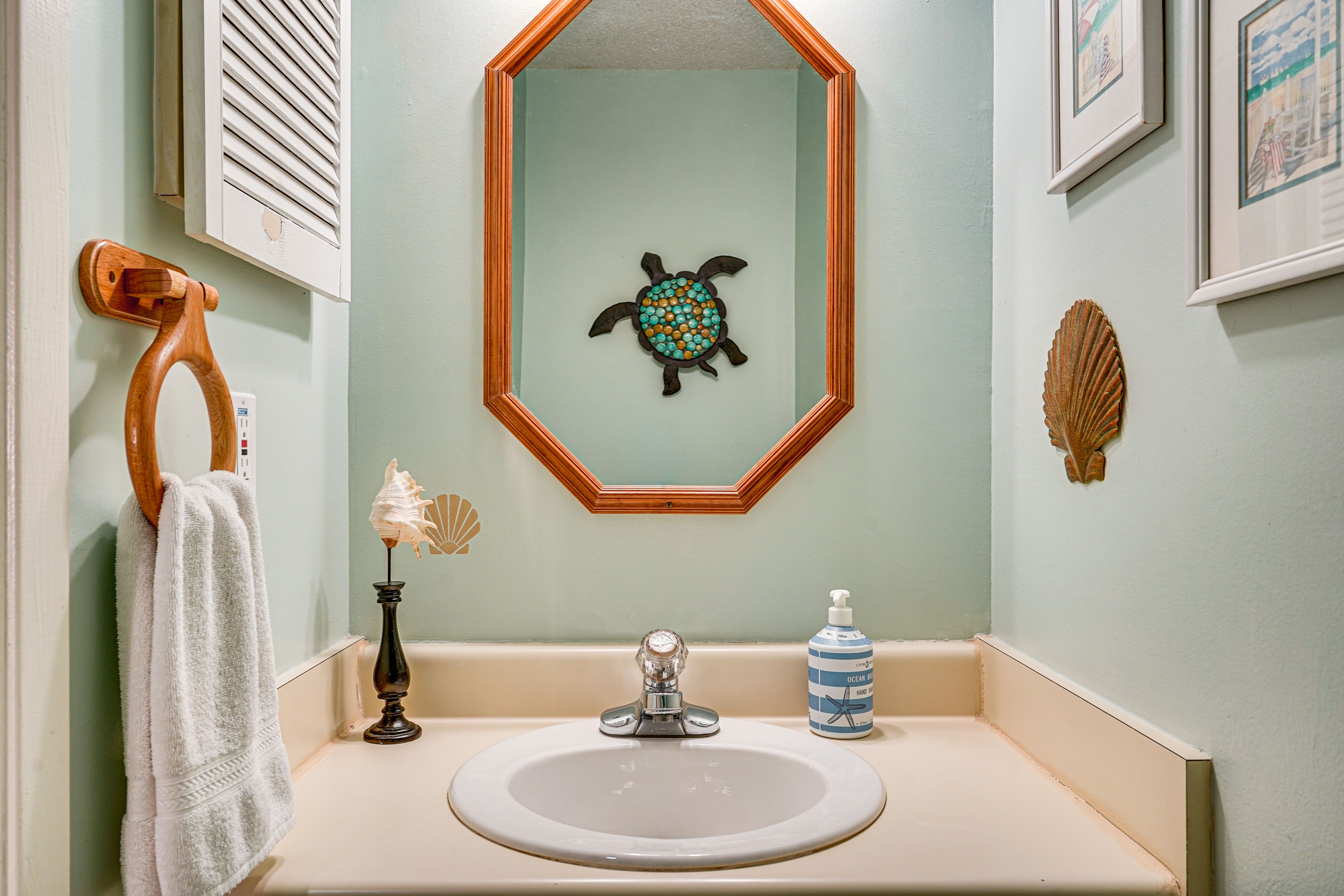 Half Bathroom | 1st Floor
