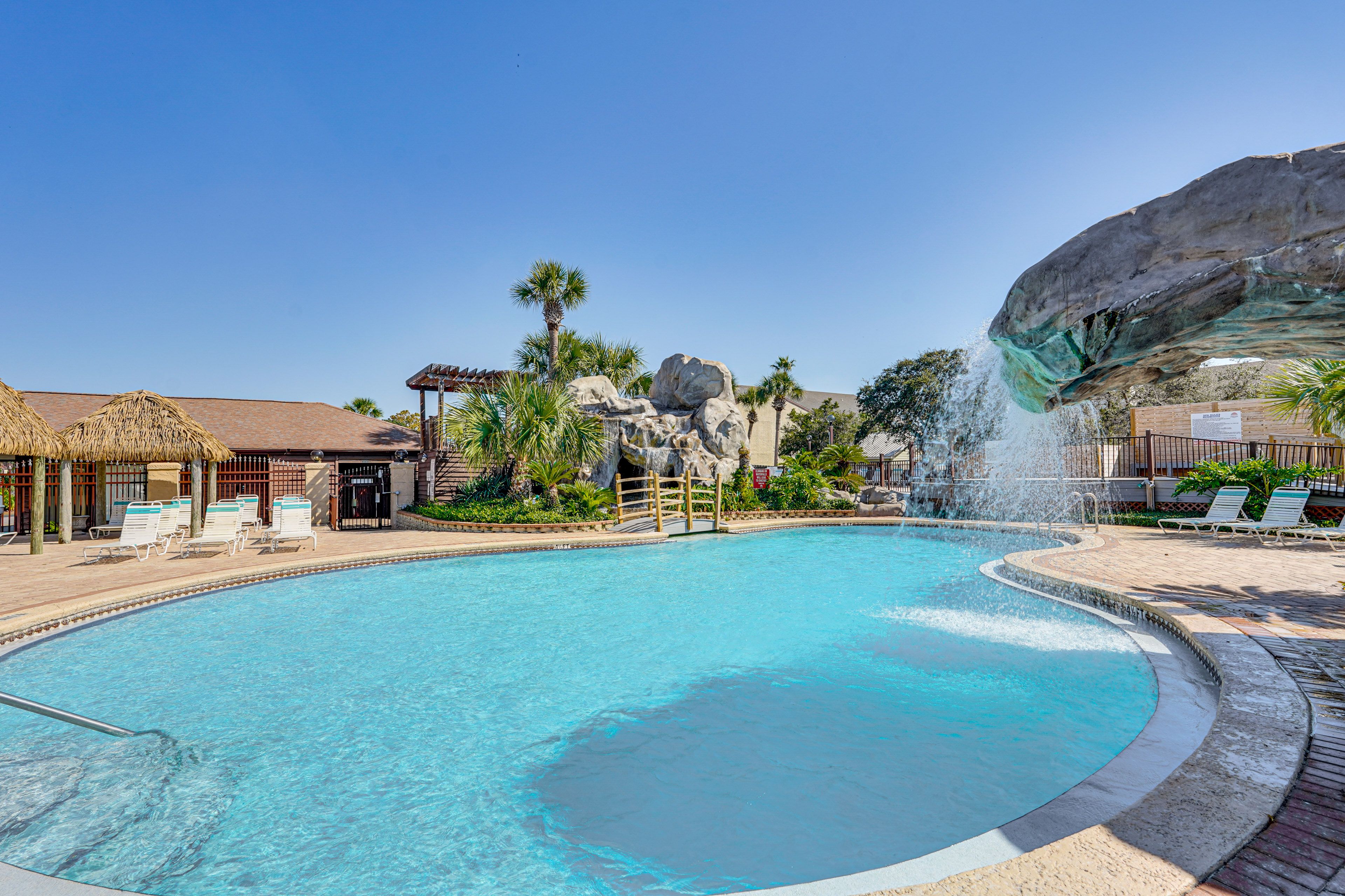 Portside Resort | Community Amenities | 3 Outdoor Pools On-Site