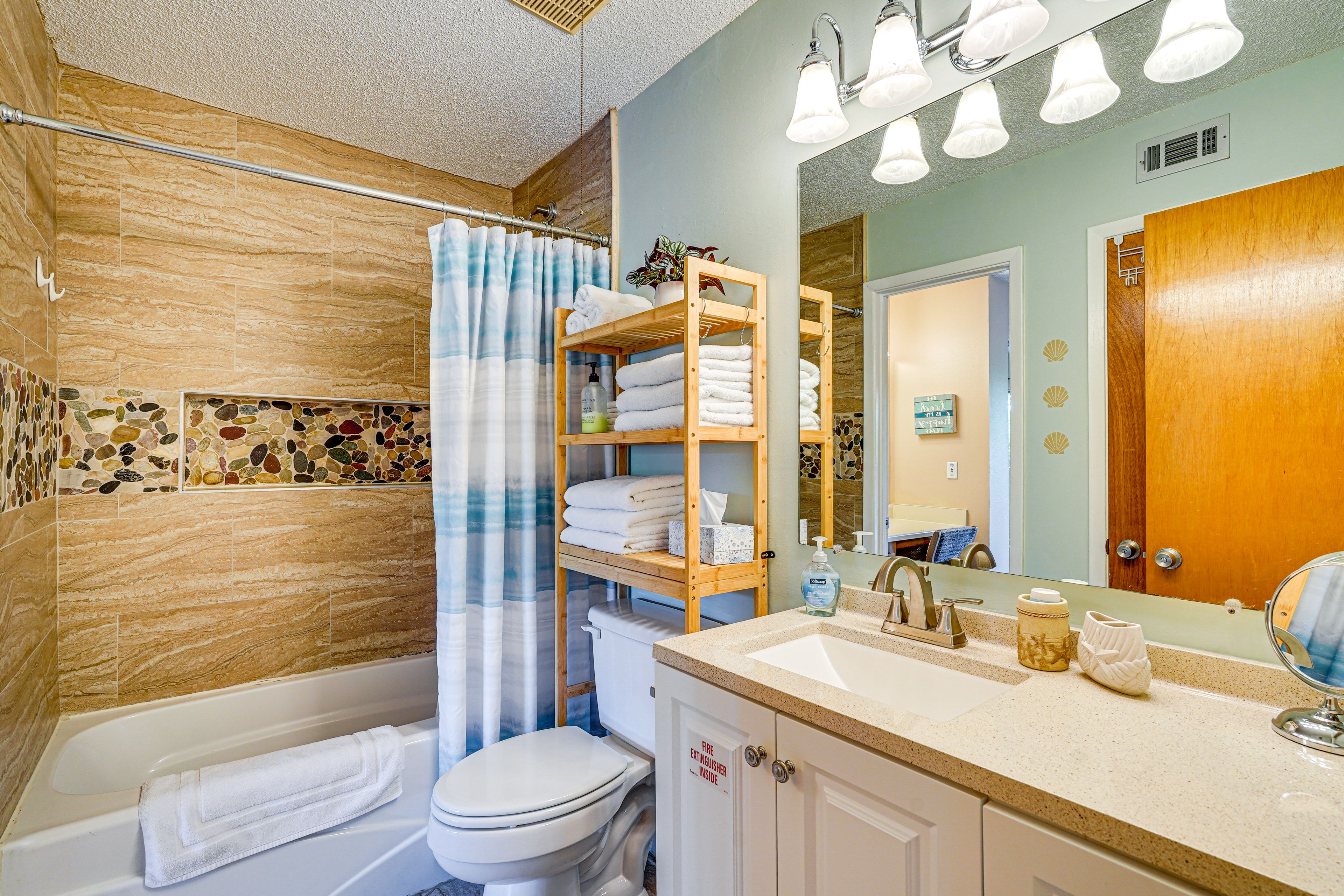 En-Suite Bathroom | 2nd Floor | Towels Provided | Complimentary Toiletries