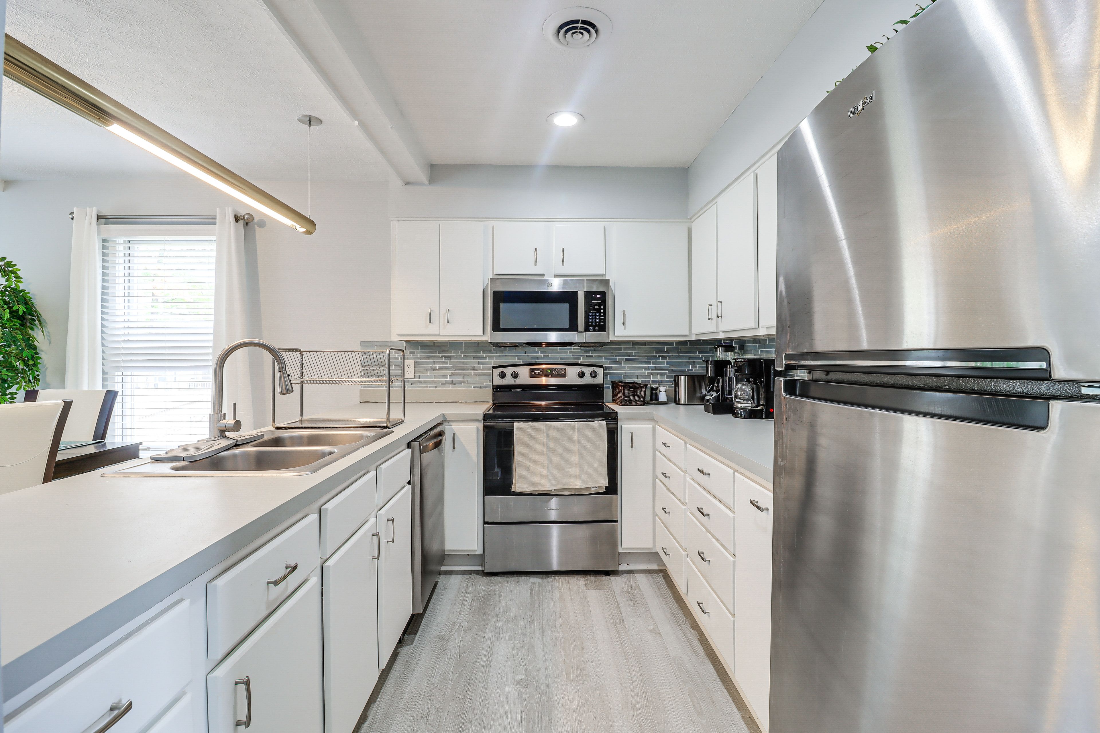 Kitchen | 1st Floor | Dishwasher | Microwave