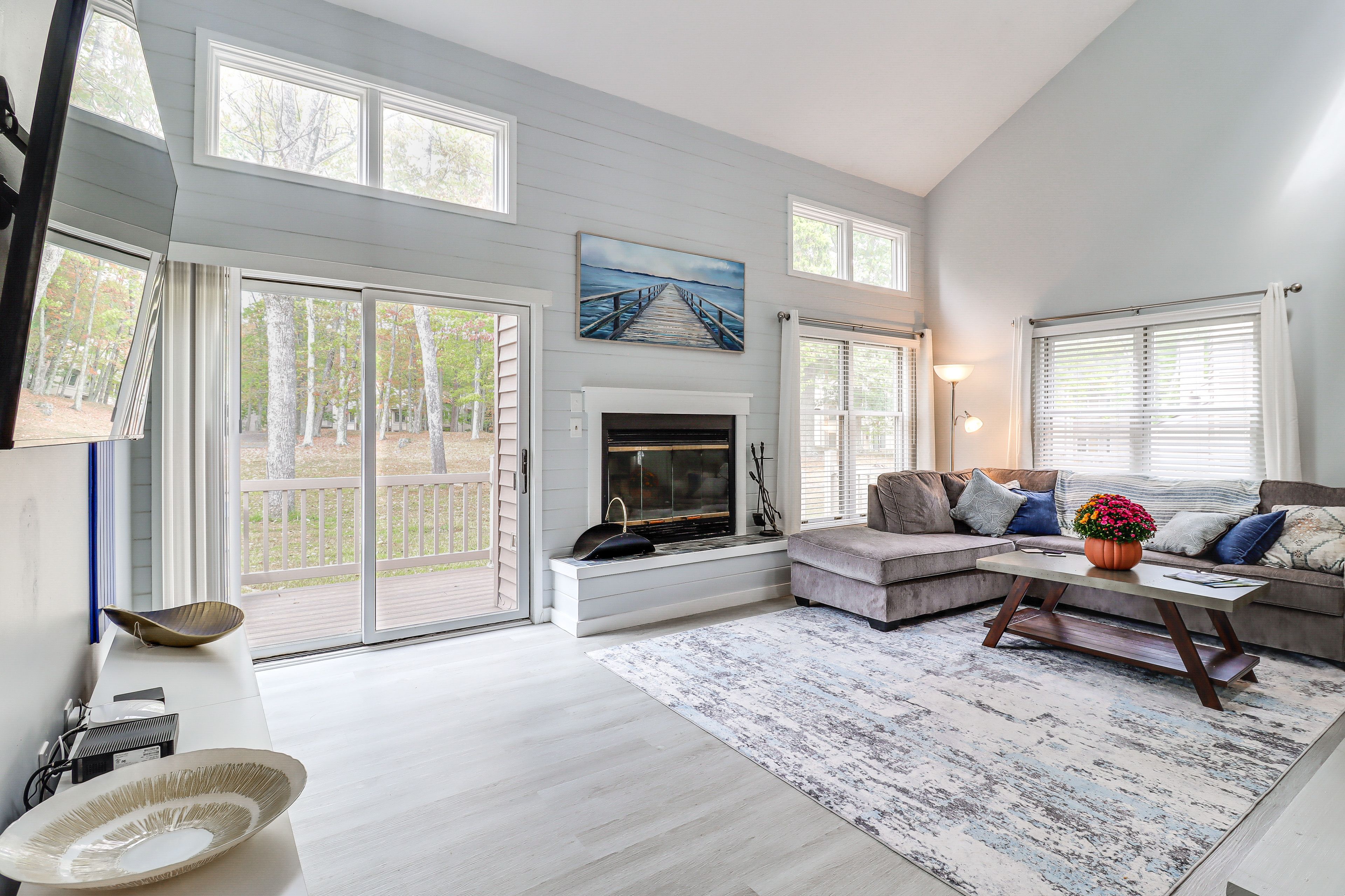 Living Room | 1st Floor | Free WiFi | Full Sleeper Sofa