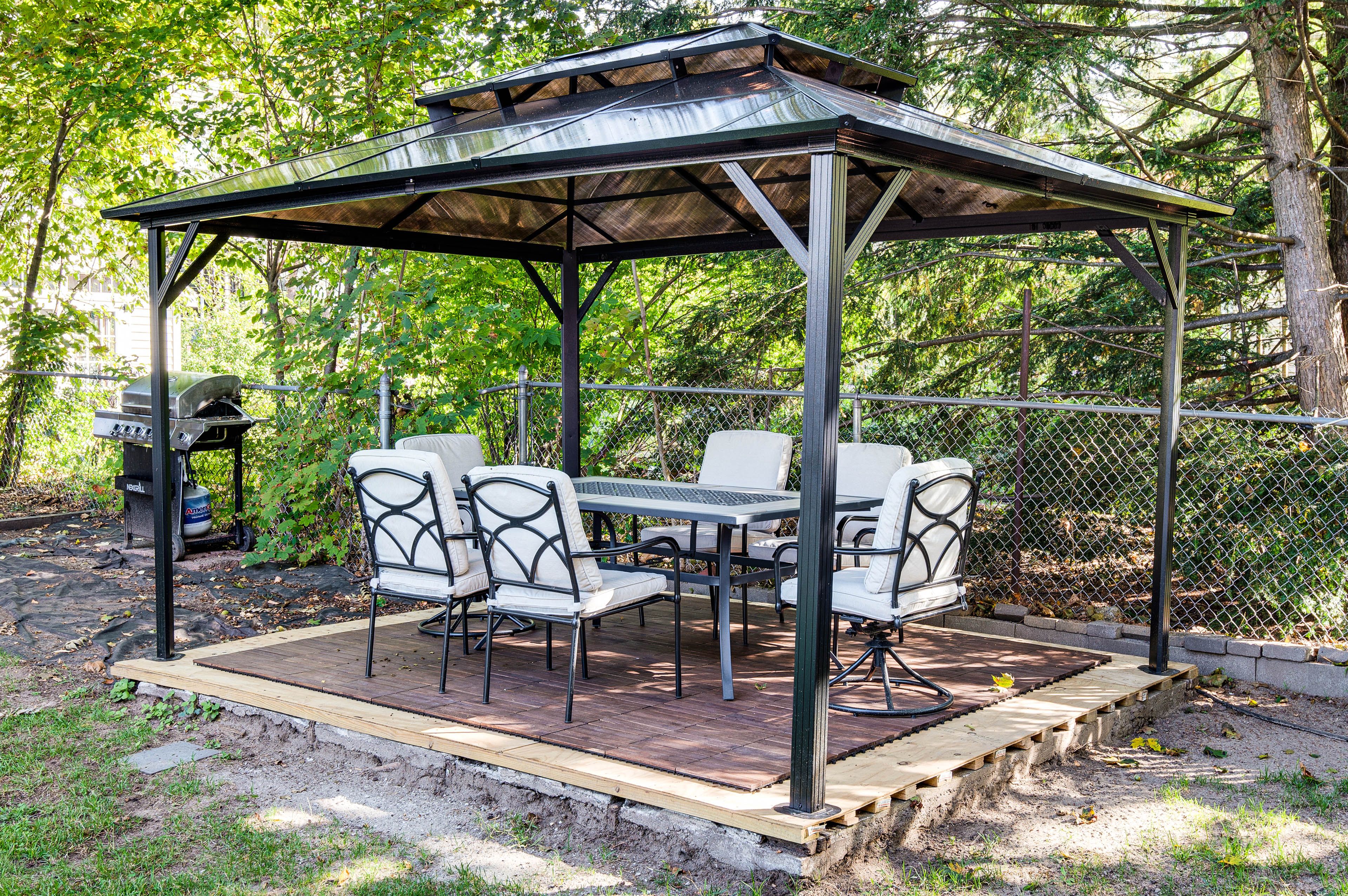 Gazebo | Dining Set | Gas Grill