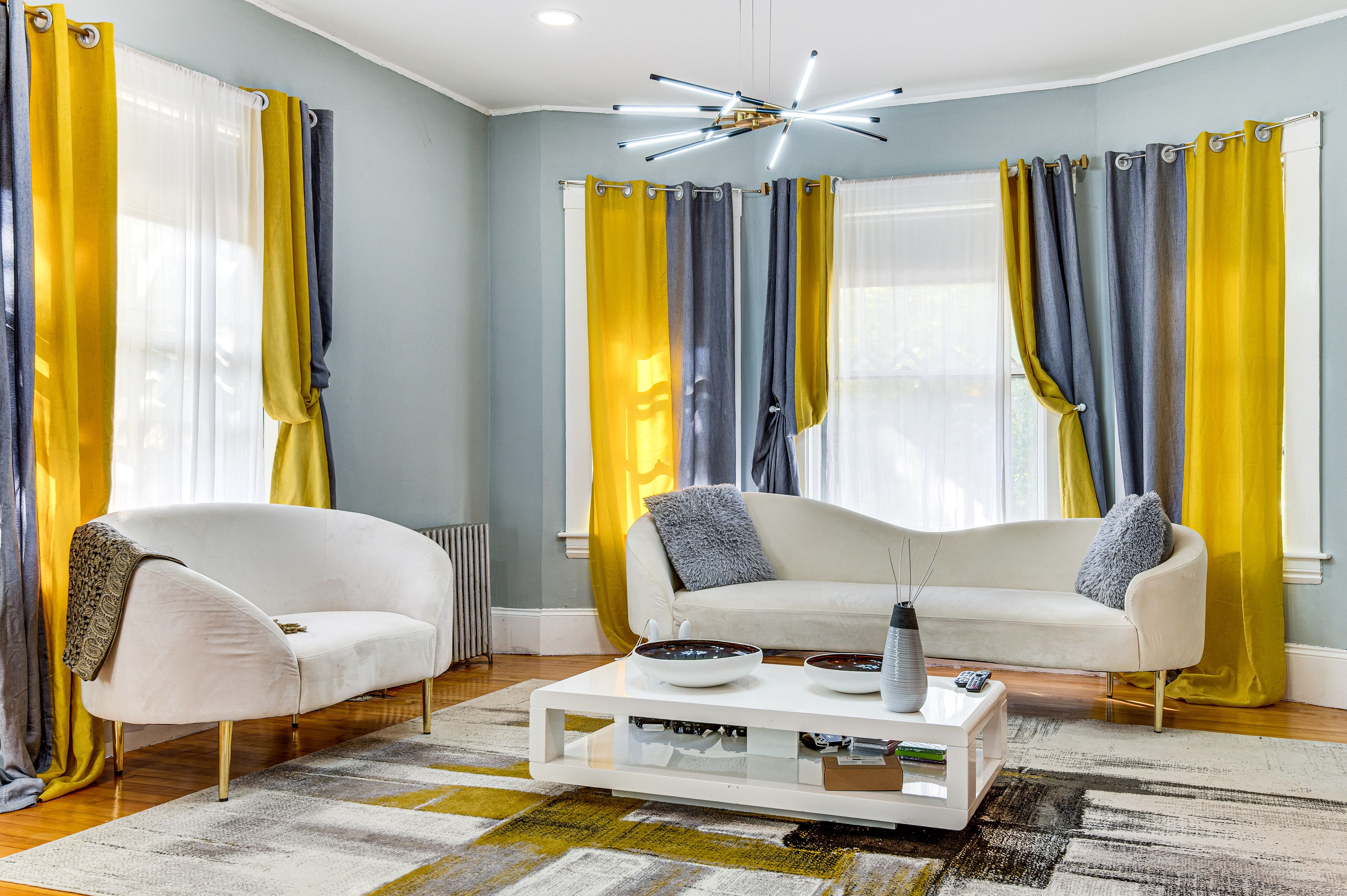 Living Room | Free WiFi | Smart TV | 1st Floor