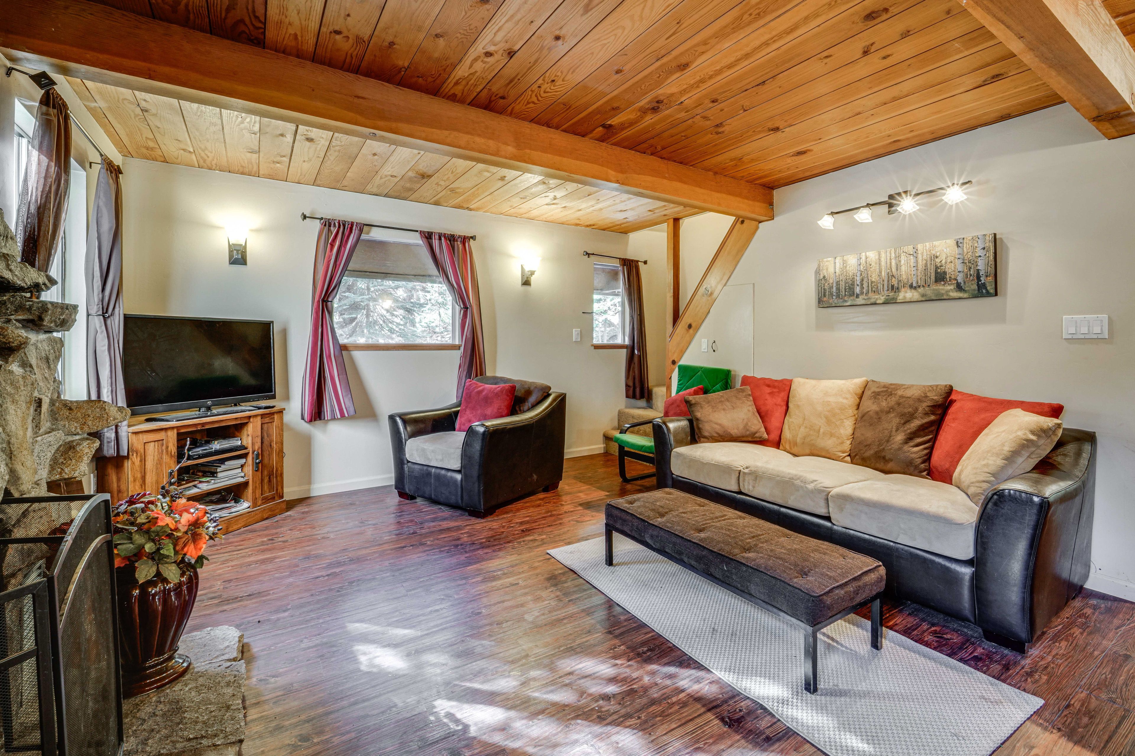 Truckee Vacation Rental | 3BR | 1BA | 6 Steps to Enter | 1,000 Sq Ft