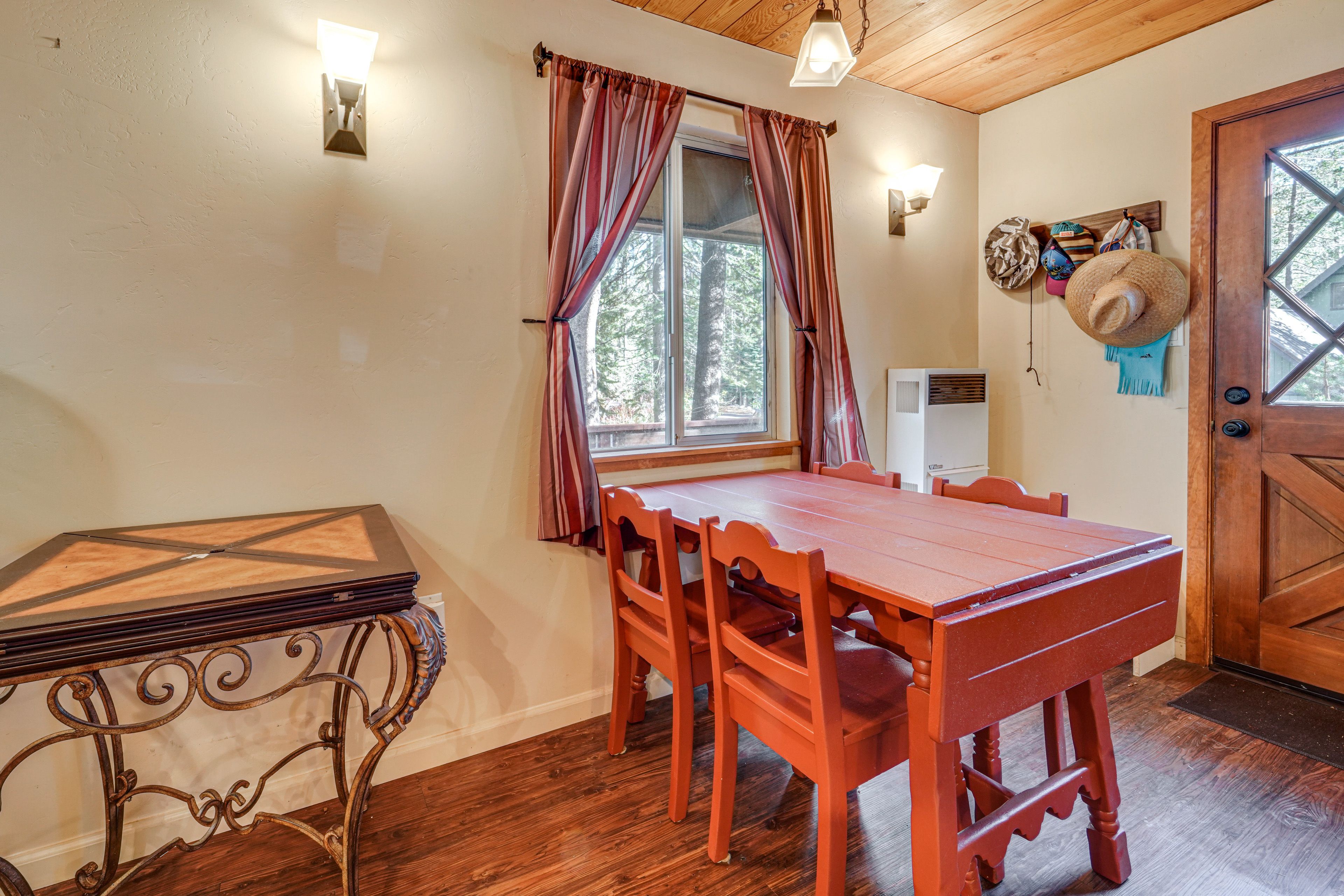 Dining Area | 1st Floor