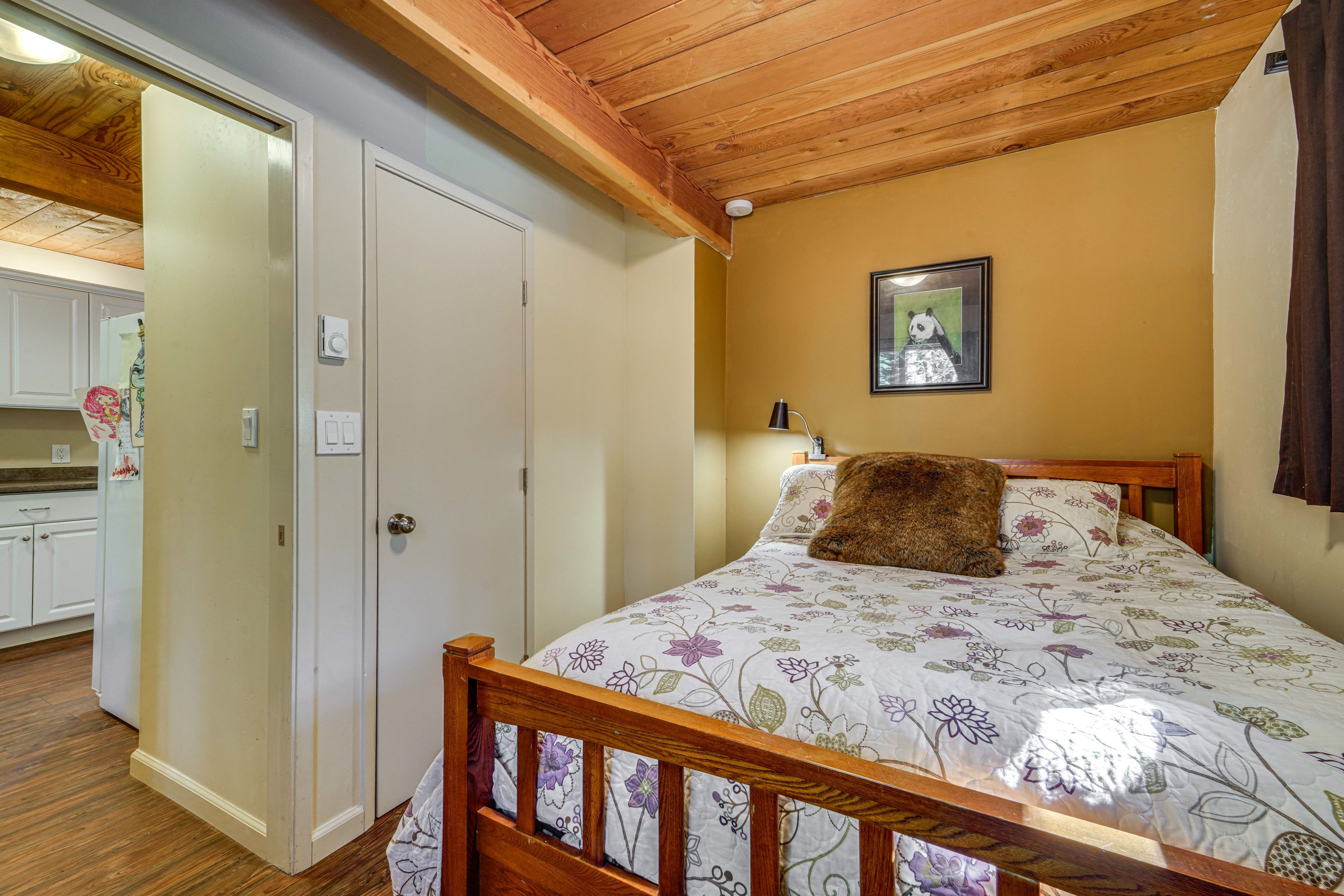 Bedroom 1 | 1st Floor | Full Bed | Linens Provided