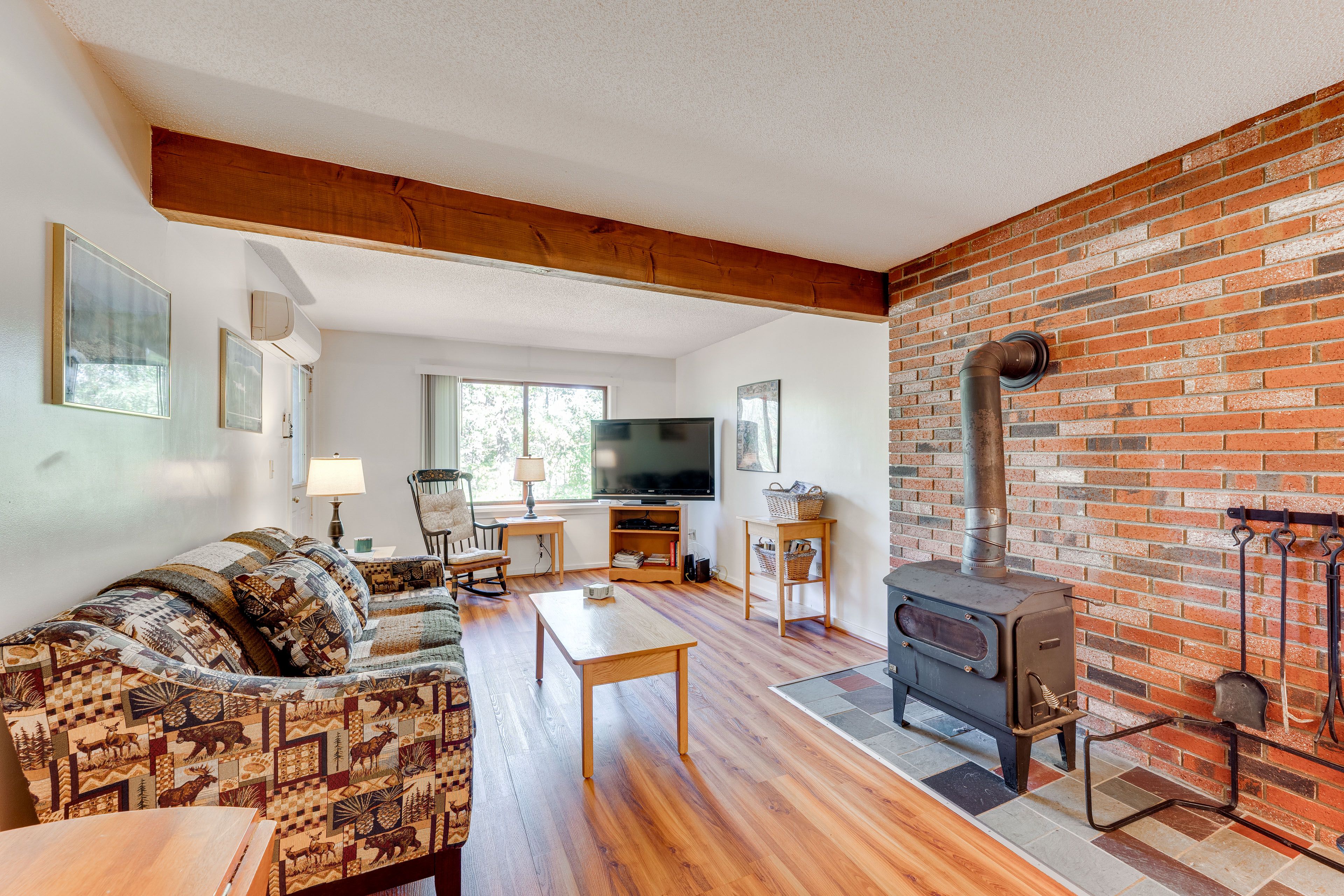 Bartlett Vacation Rental | 2BR | 2BA | 700 Sq Ft | Stairs Required