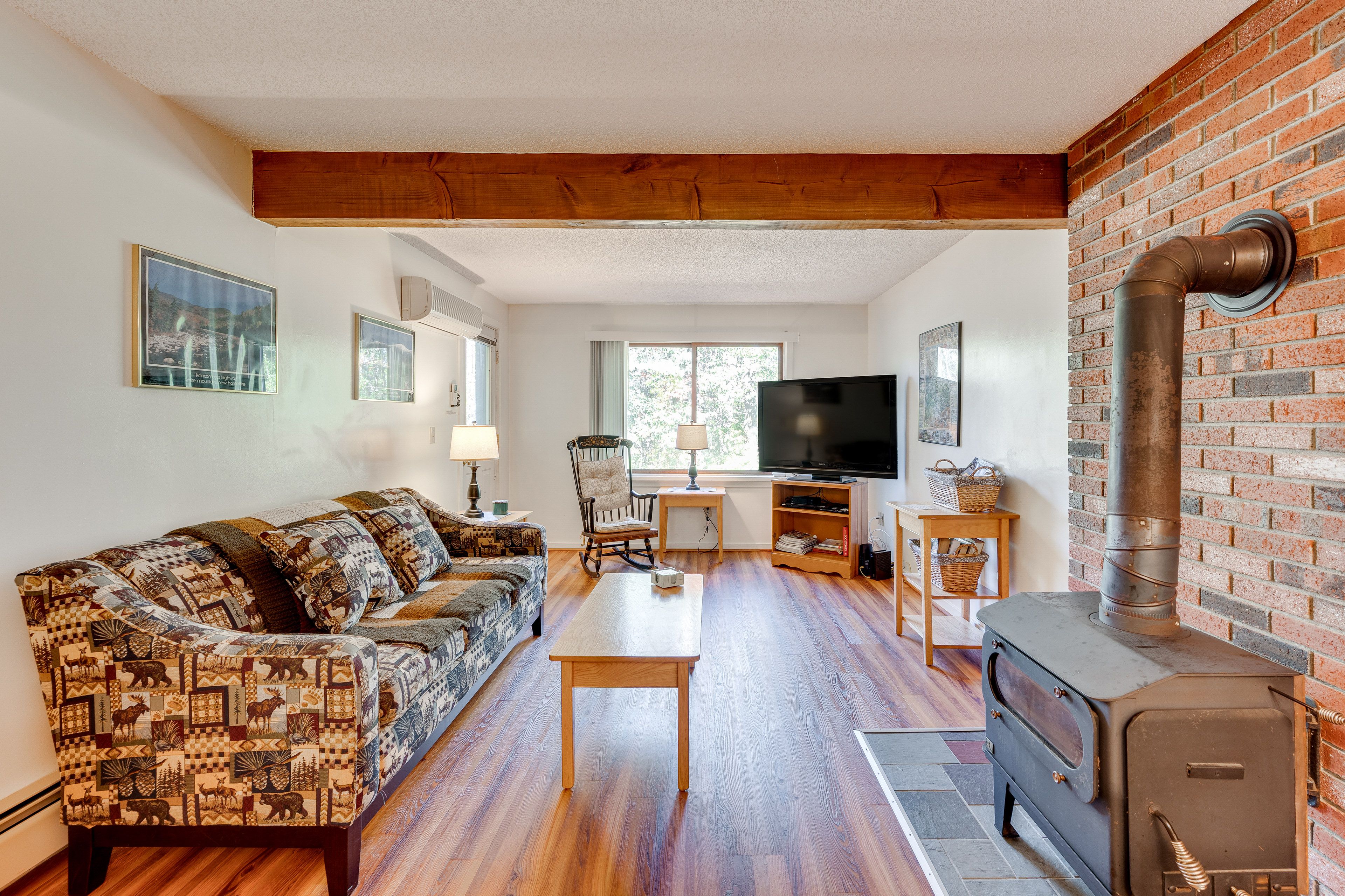 Living Room | Smart TV | Free WiFi