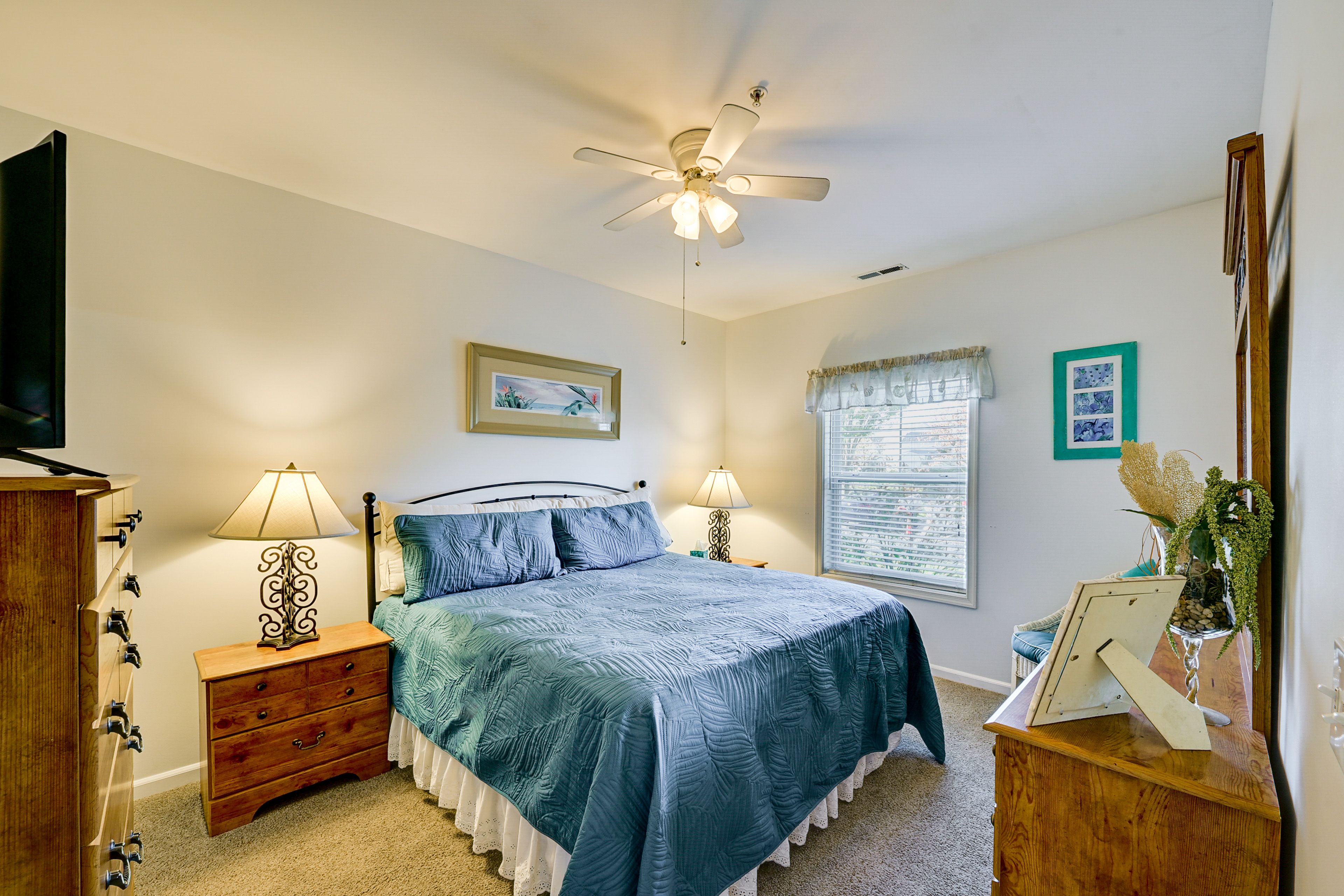 Bedroom 1 | King Bed | Linens Provided