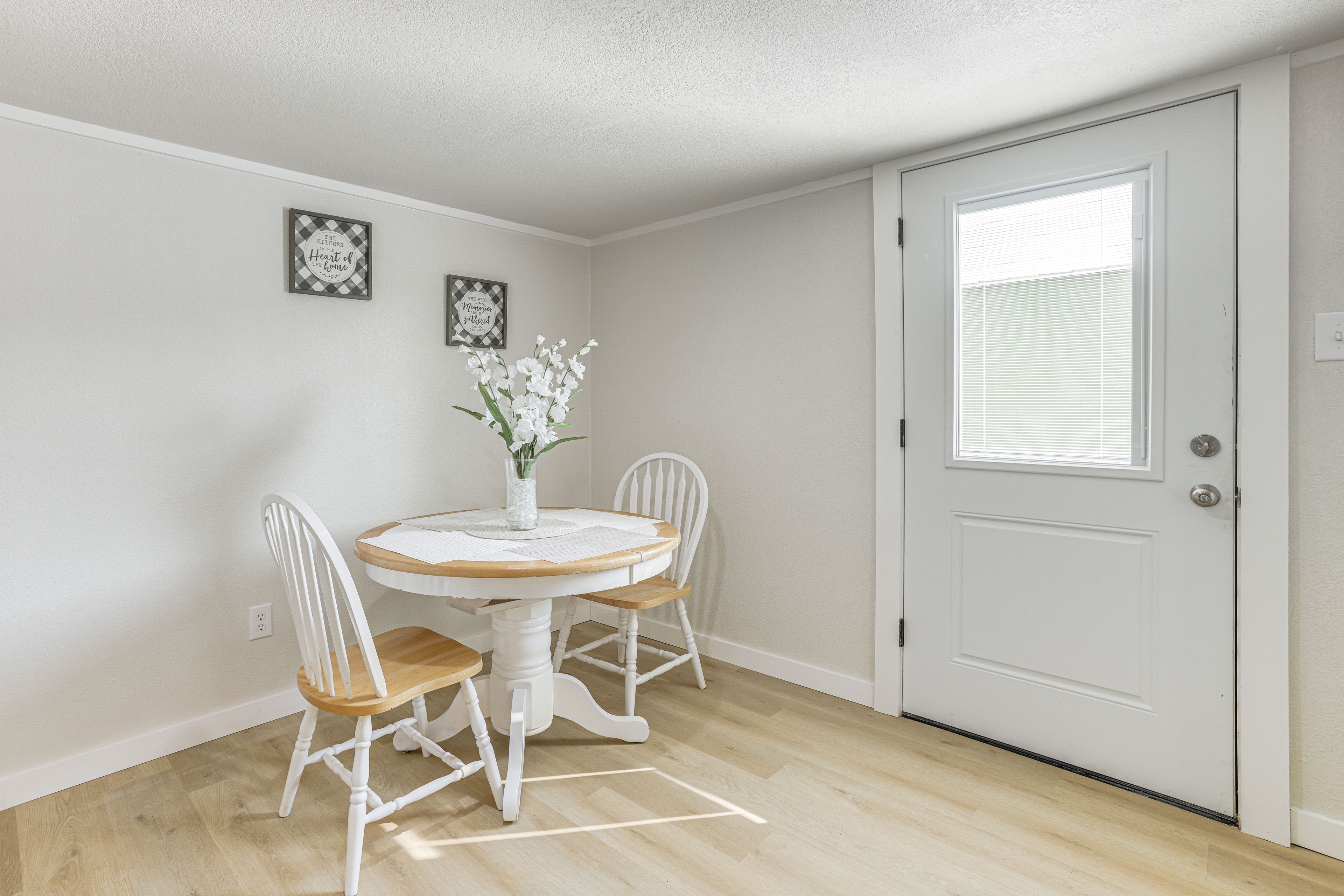 Dining Area | Dishware/Flatware