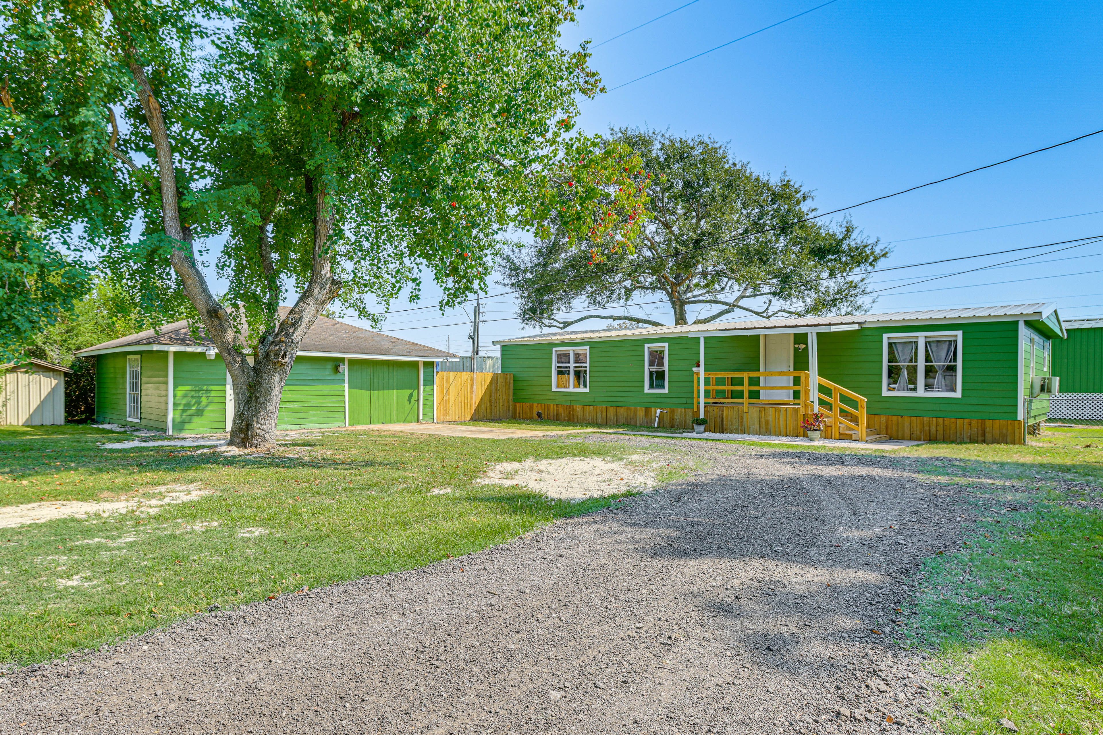 Parking | Driveway (2 Vehicles) | Trailer/Work Vehicle Parking Available