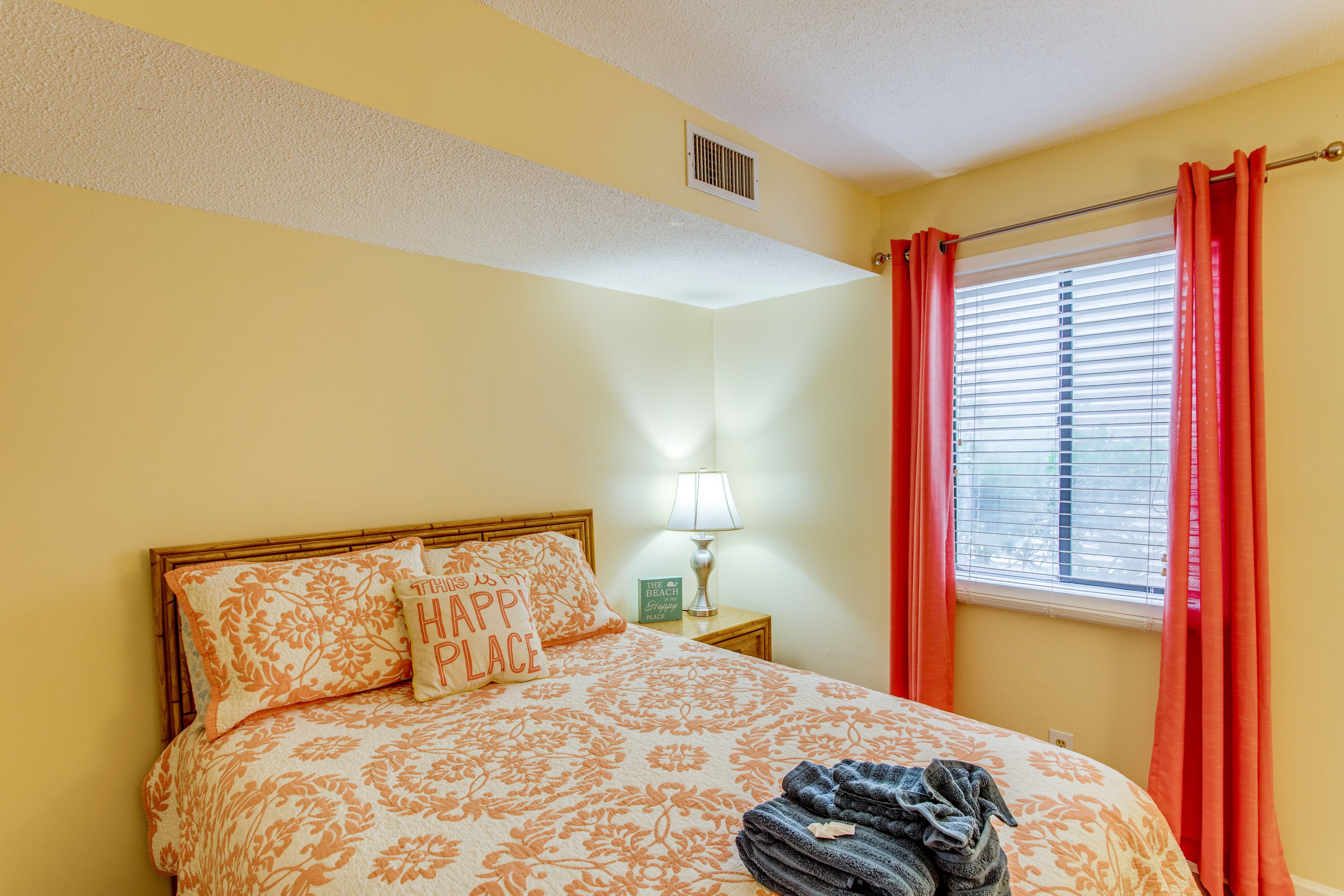 Bedroom 2 | Queen Bed
