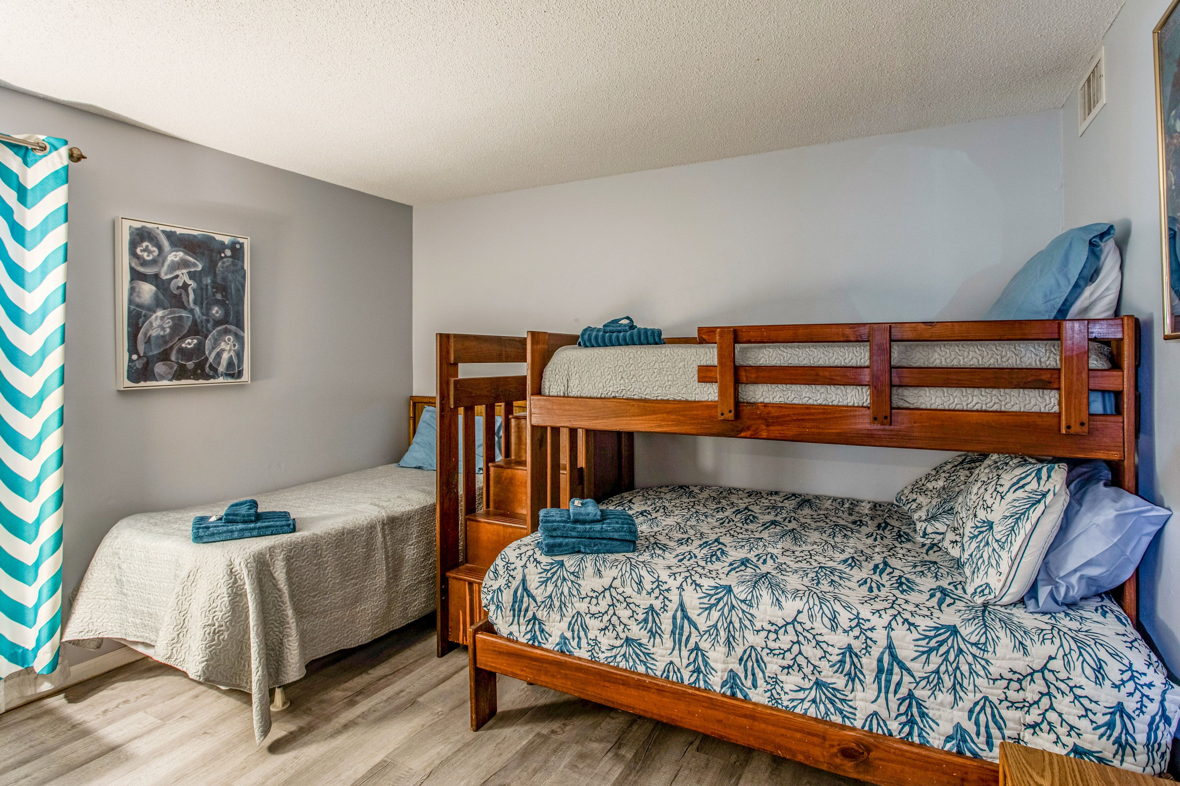 Bedroom 3 | Twin Bed | Twin/Full Bunk Bed