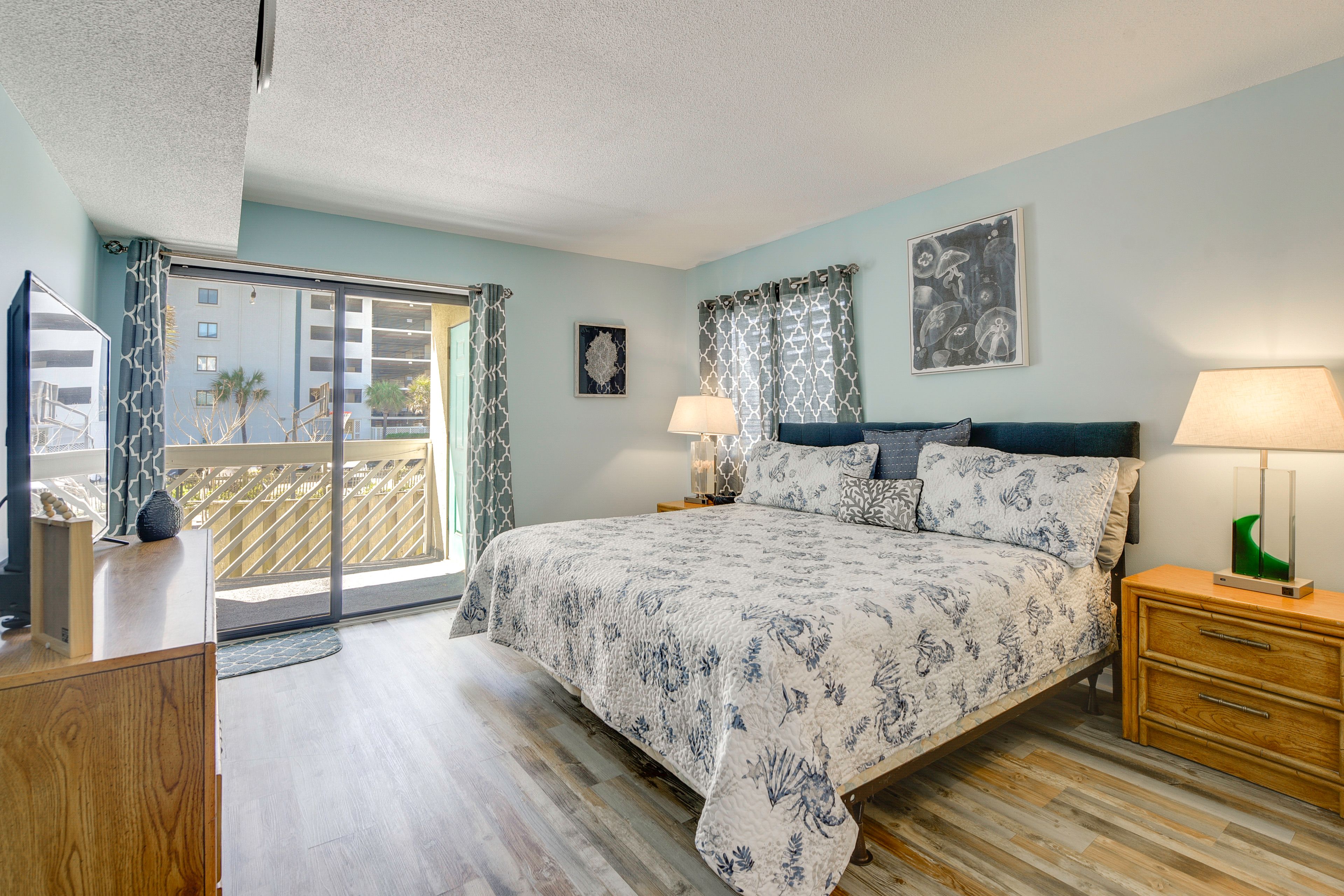 Bedroom 1 | King Bed | Linens Provided