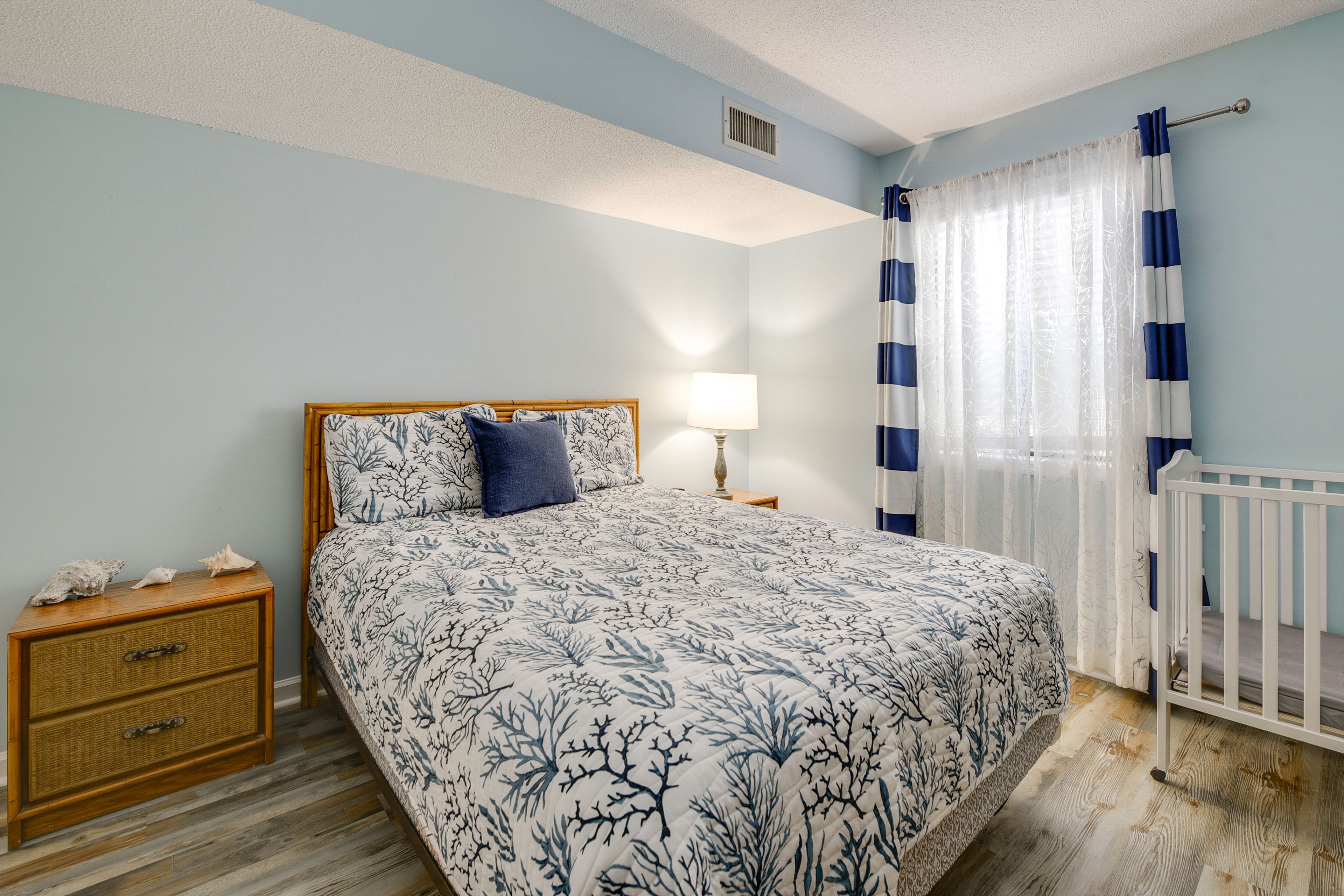 Bedroom 2 | Queen Bed