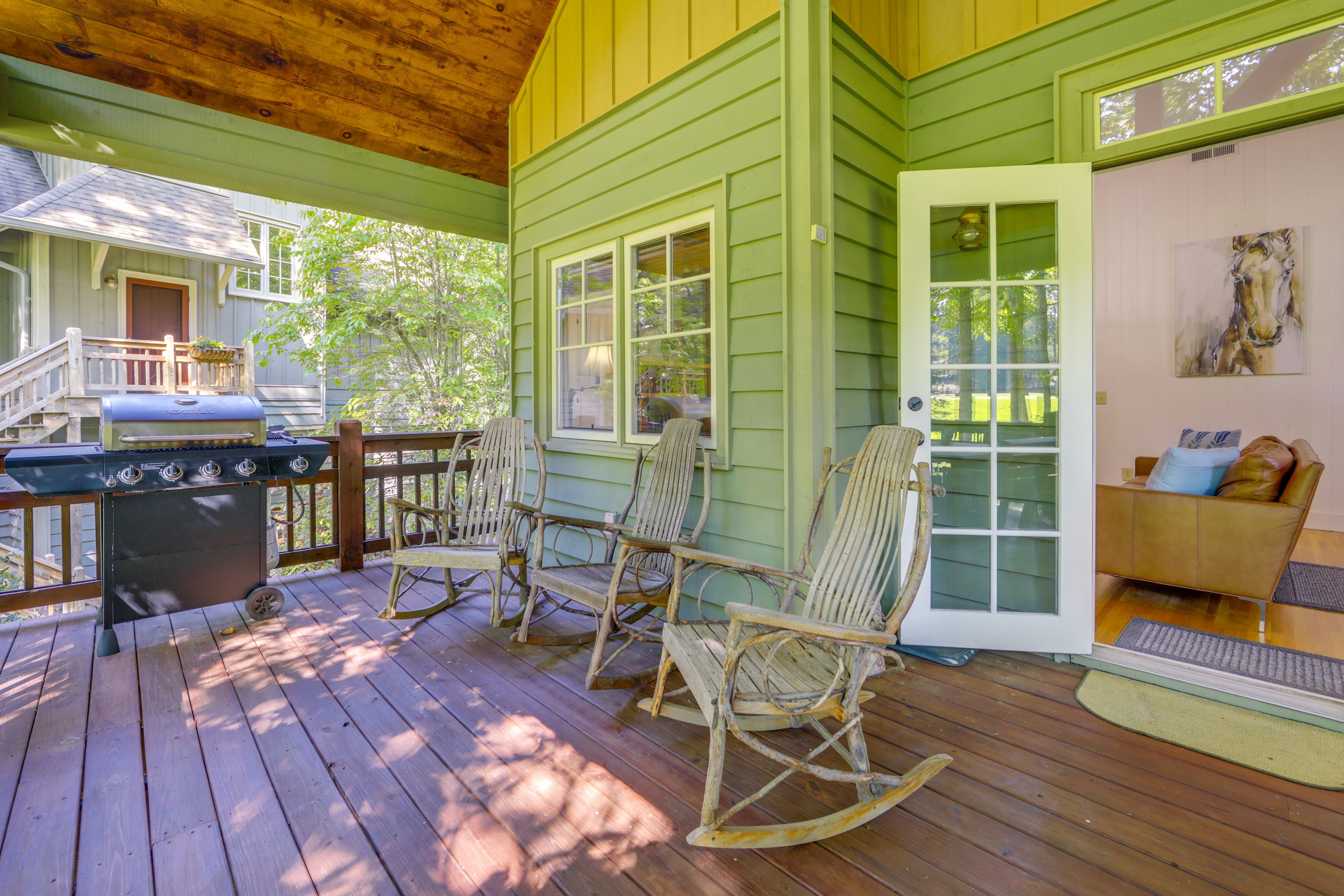 Deck | 2nd Floor | Gas Grill