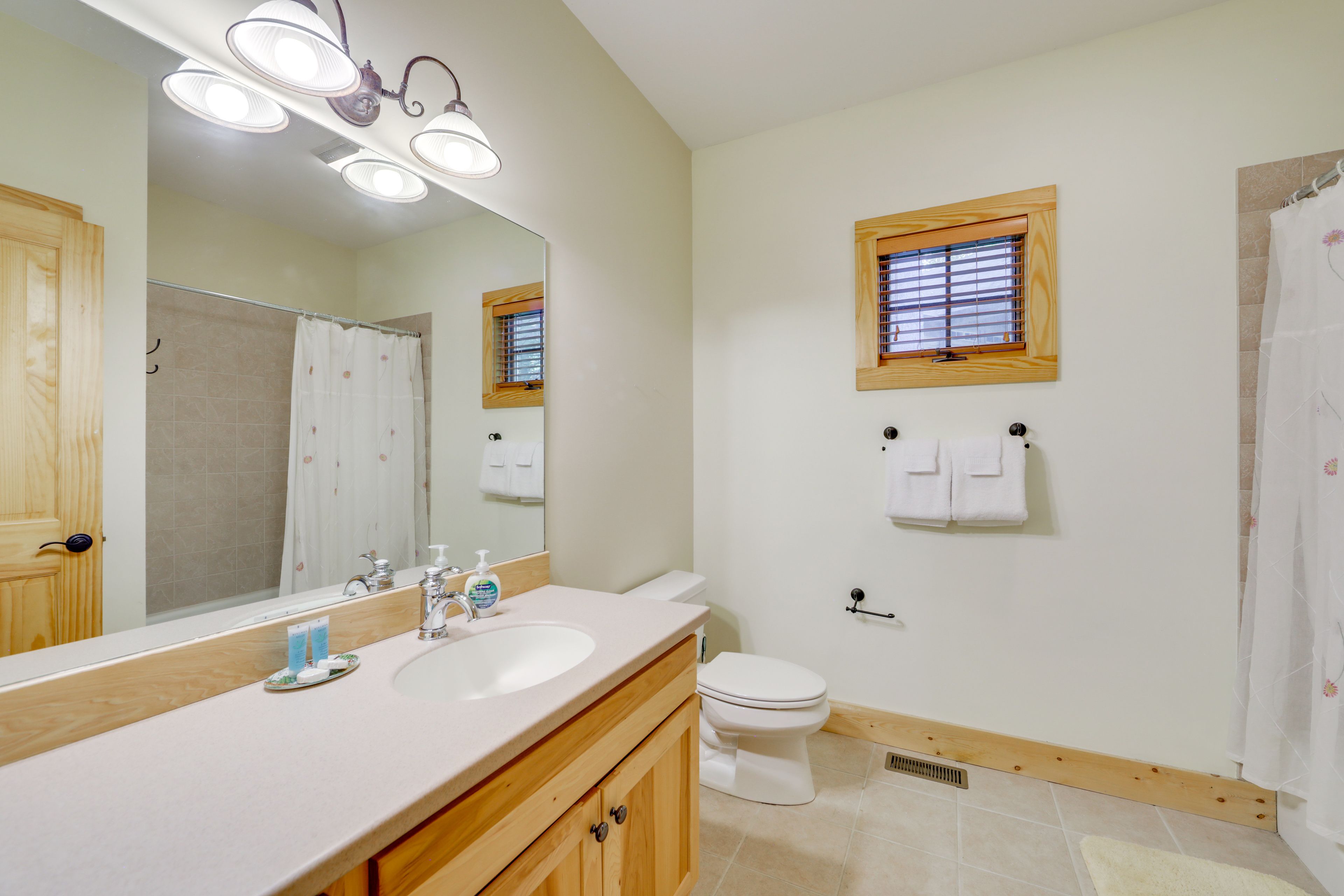En-Suite Bathroom | 1st Floor