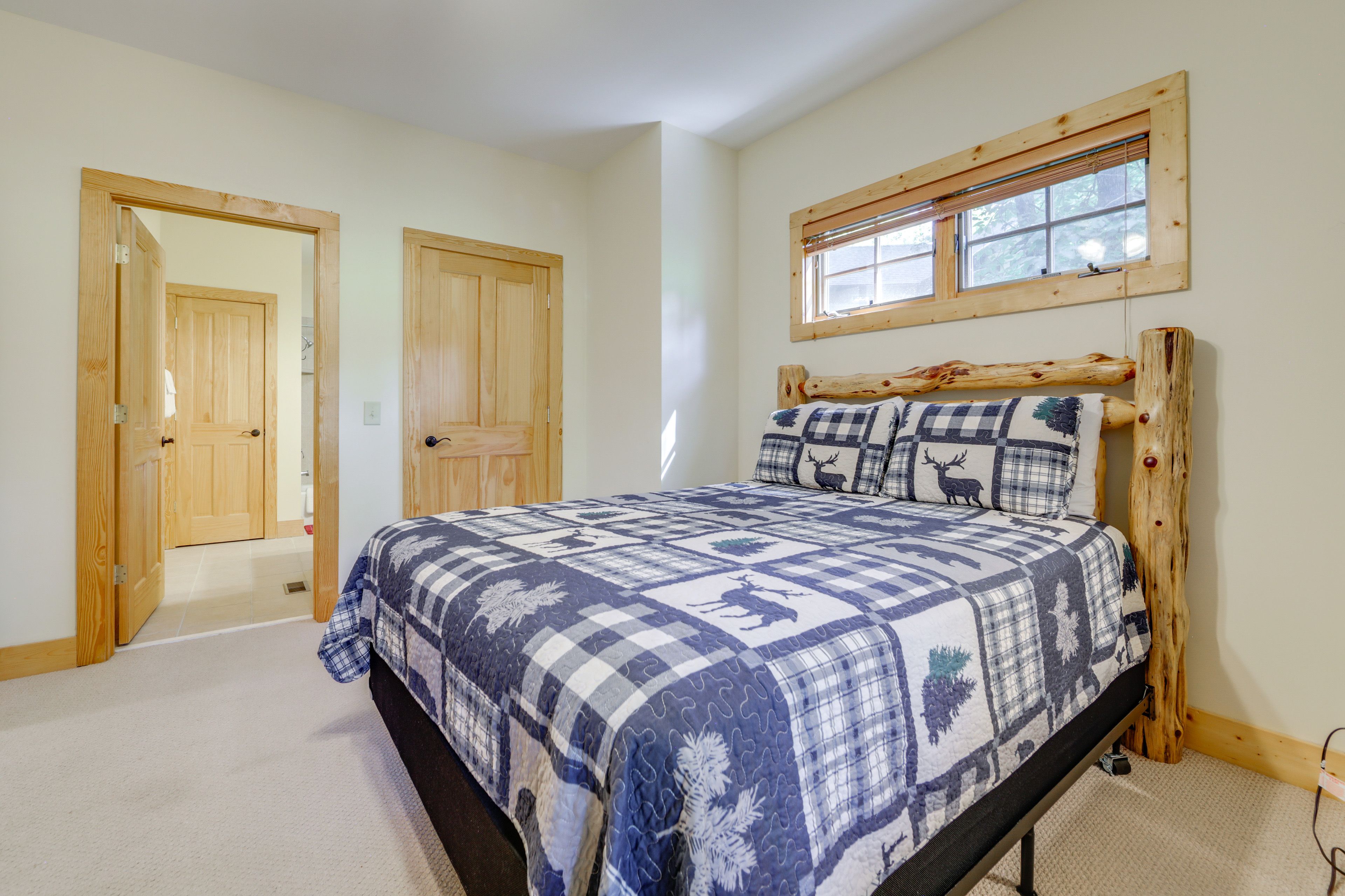 Bedroom 2 | 1st Floor | Queen Bed