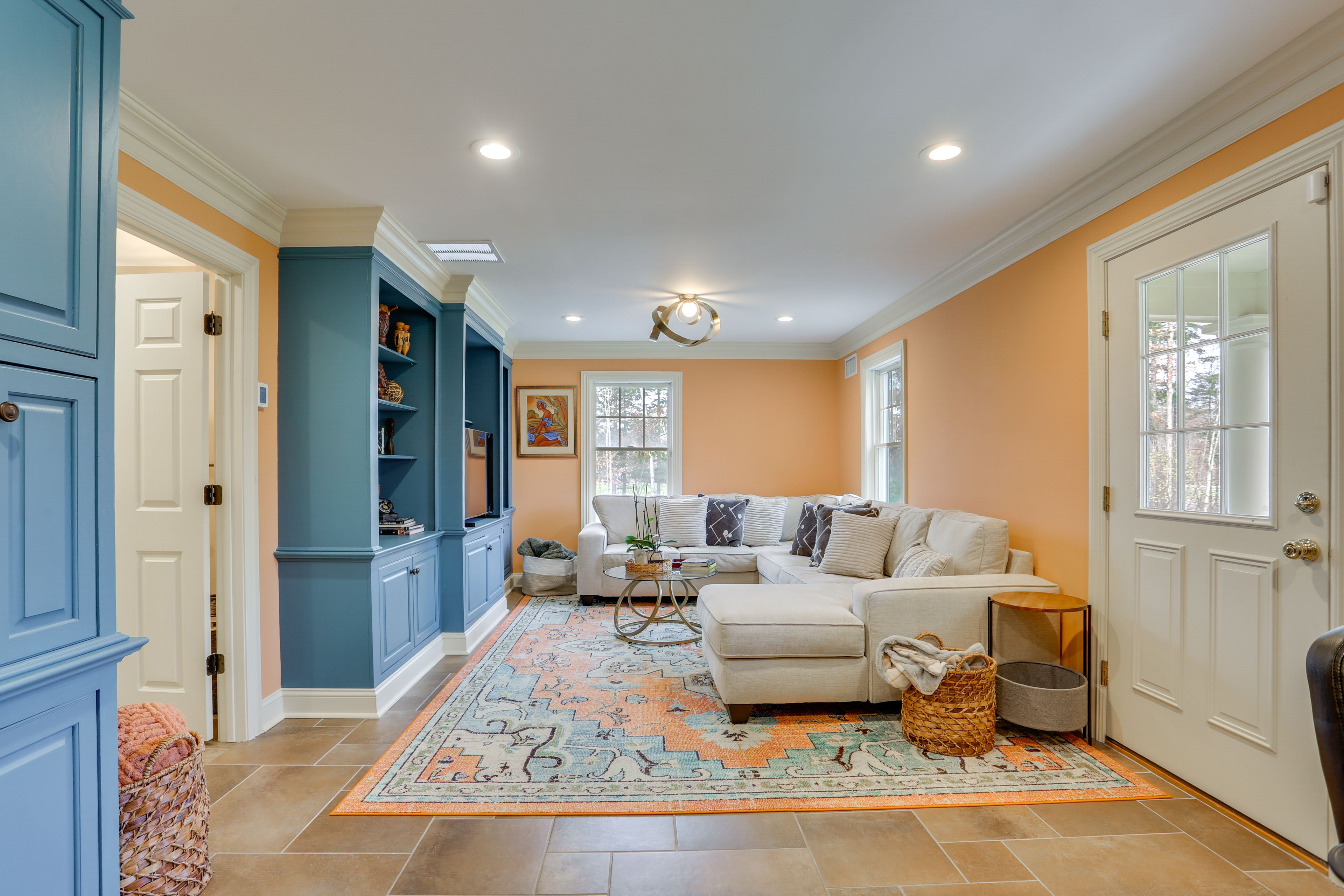 Family Room | Queen Sleeper Sofa | Smart TV | Desk | 1st Floor