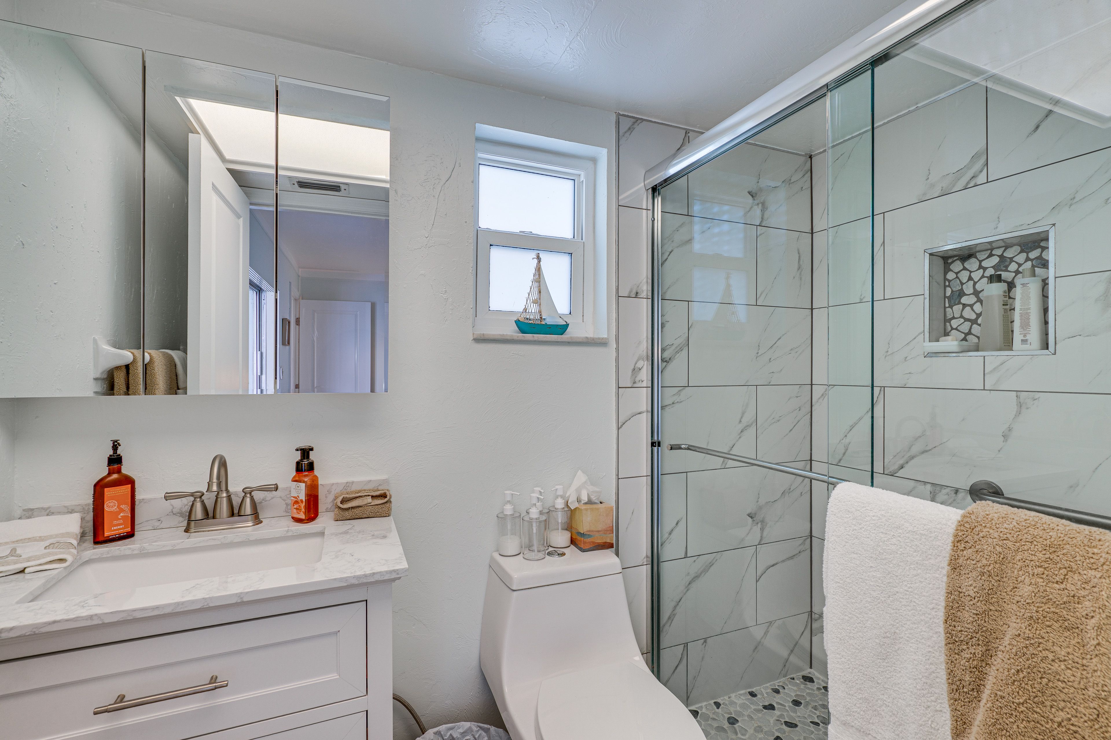 Bathroom | Shower w/ Grab Rails