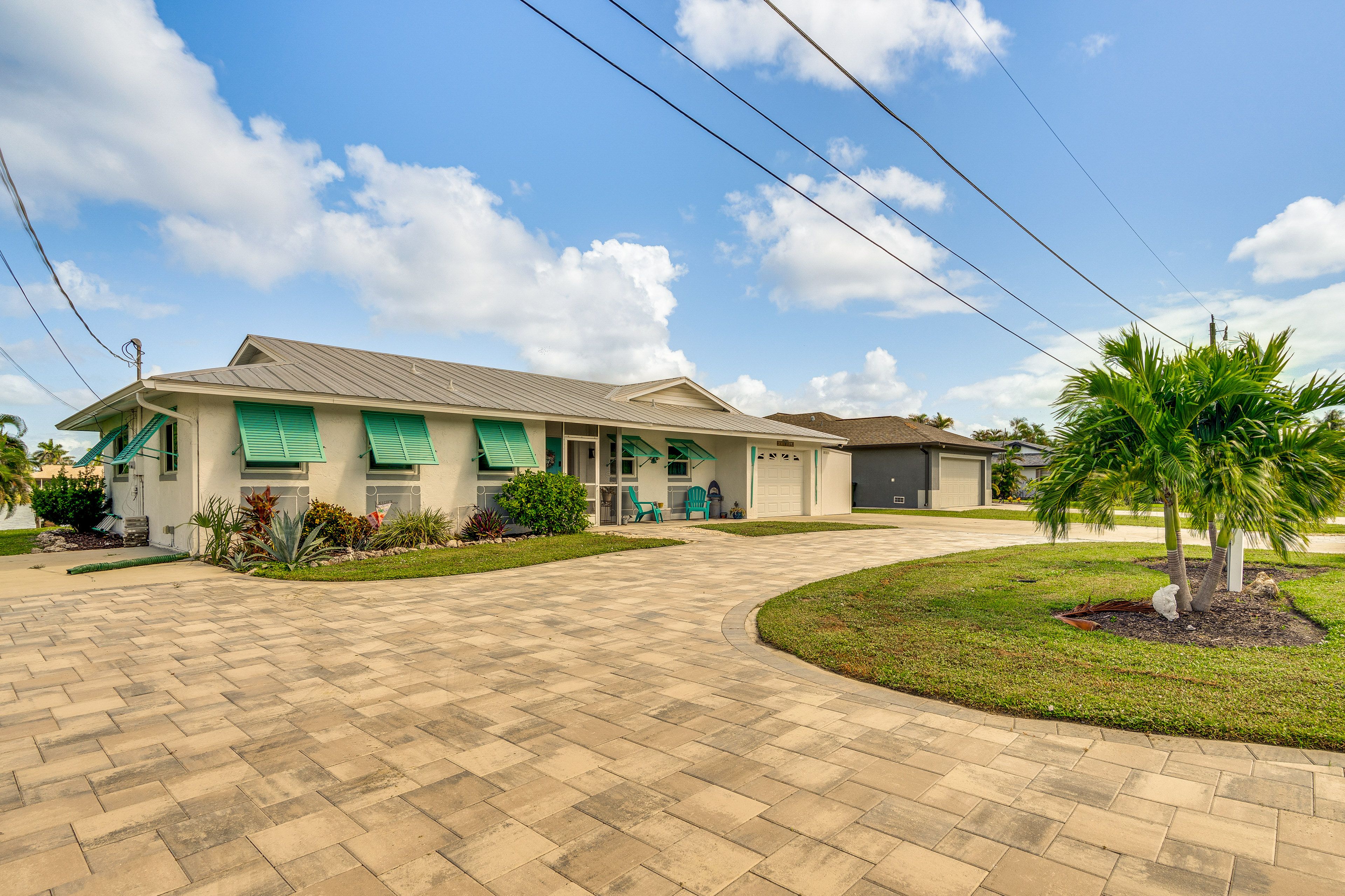 House Exterior | Main Driveway (2 Vehicles) | Circular Driveway (3 Vehicles)