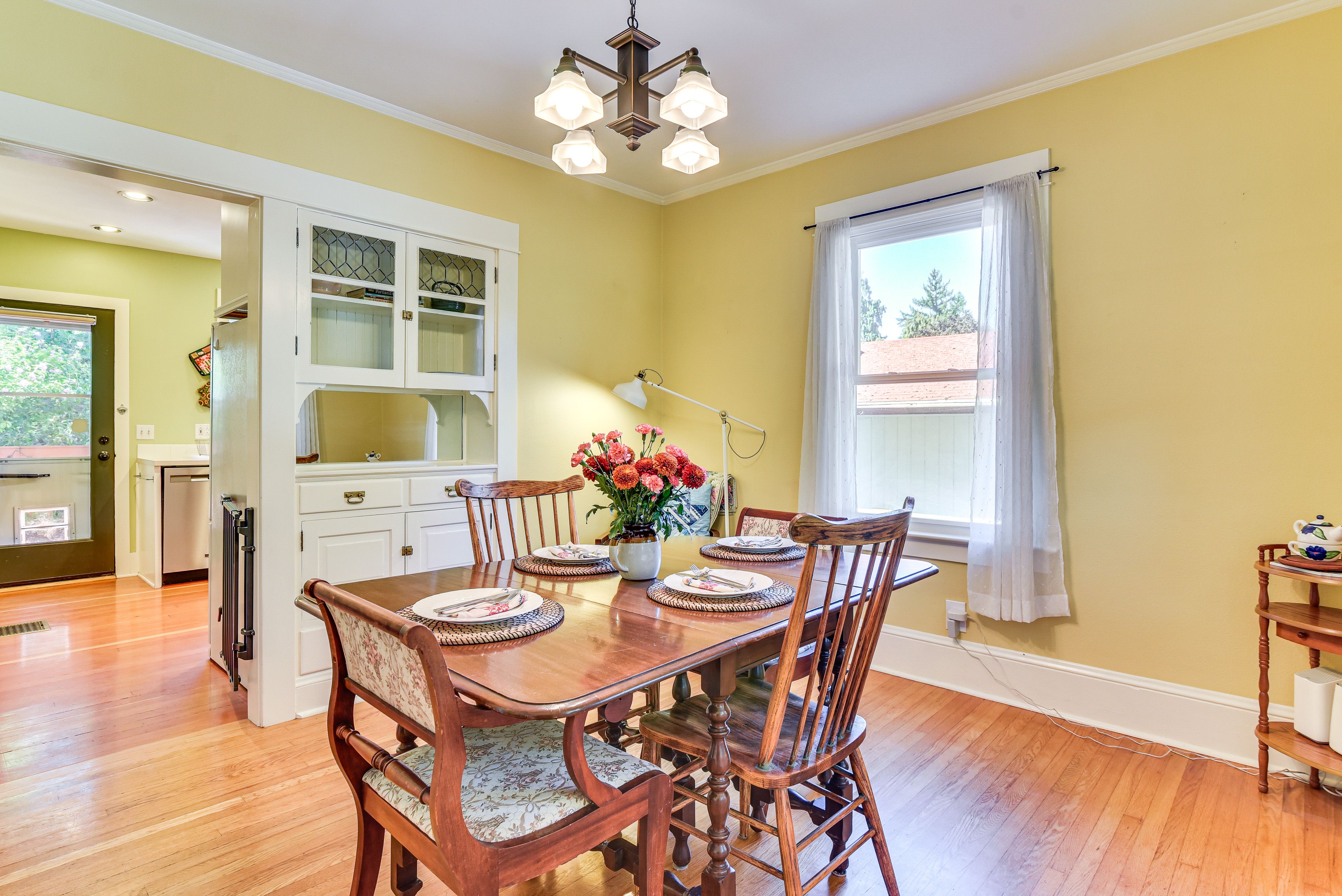 Dining Area | Dishware/Flatware Provided | Main Level