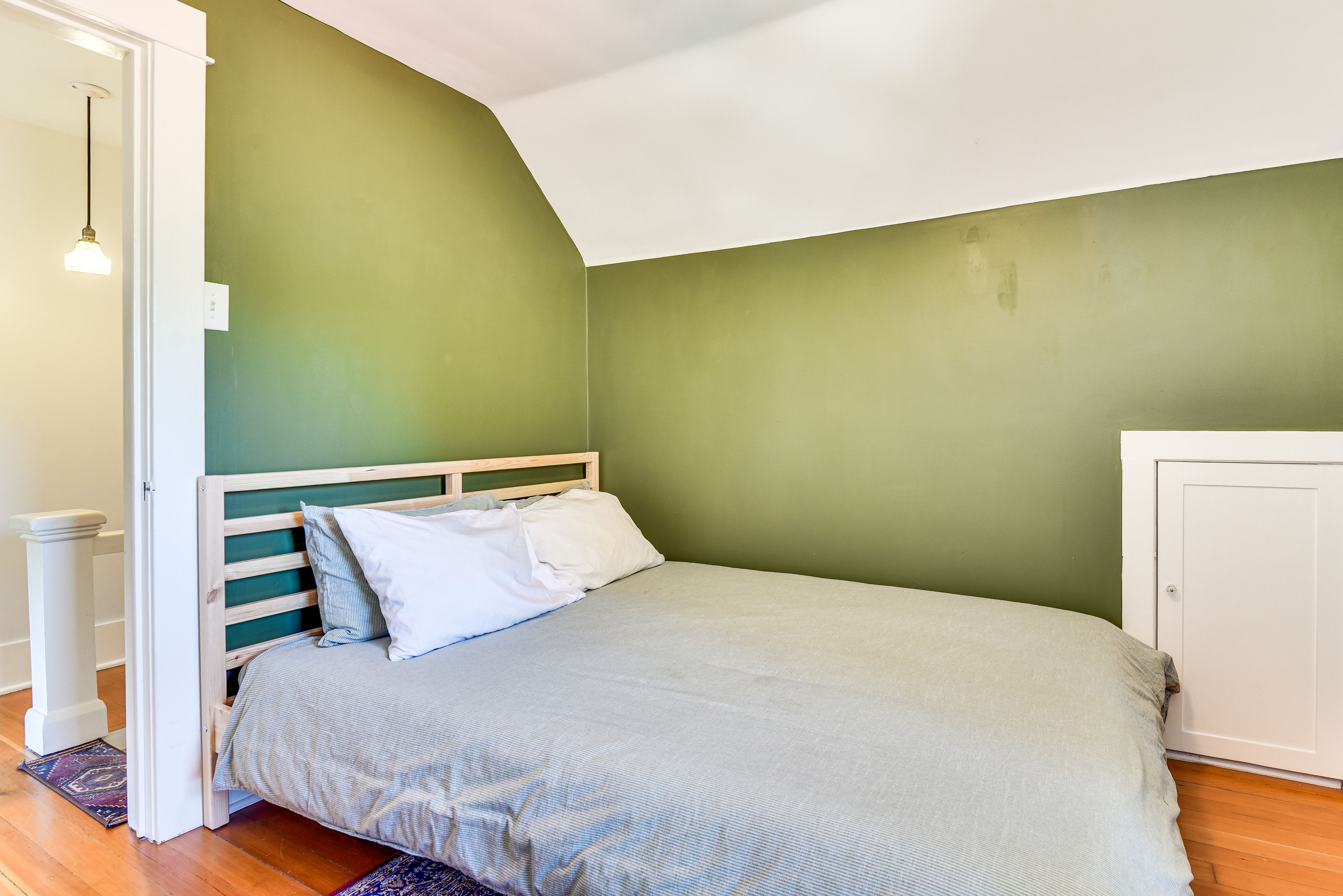 Bedroom 2 | Queen Bed | Workspace | Upper Level