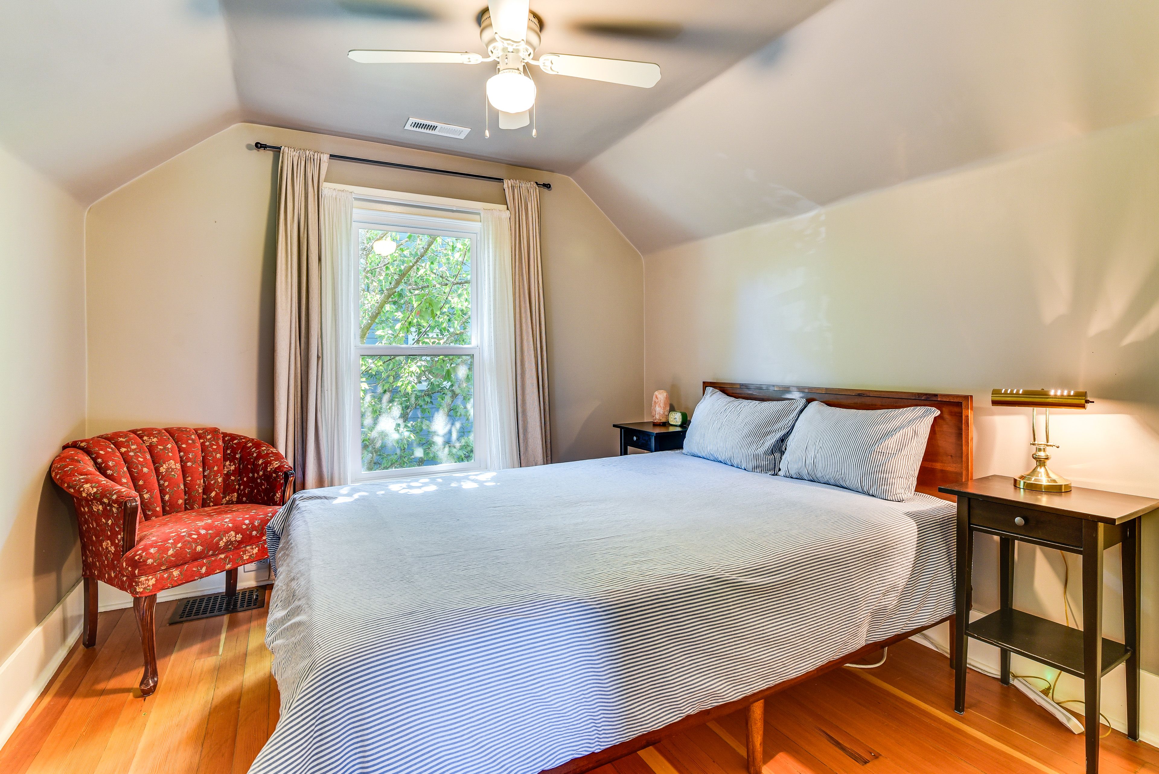 Bedroom 1 | Queen Bed | Upper Level