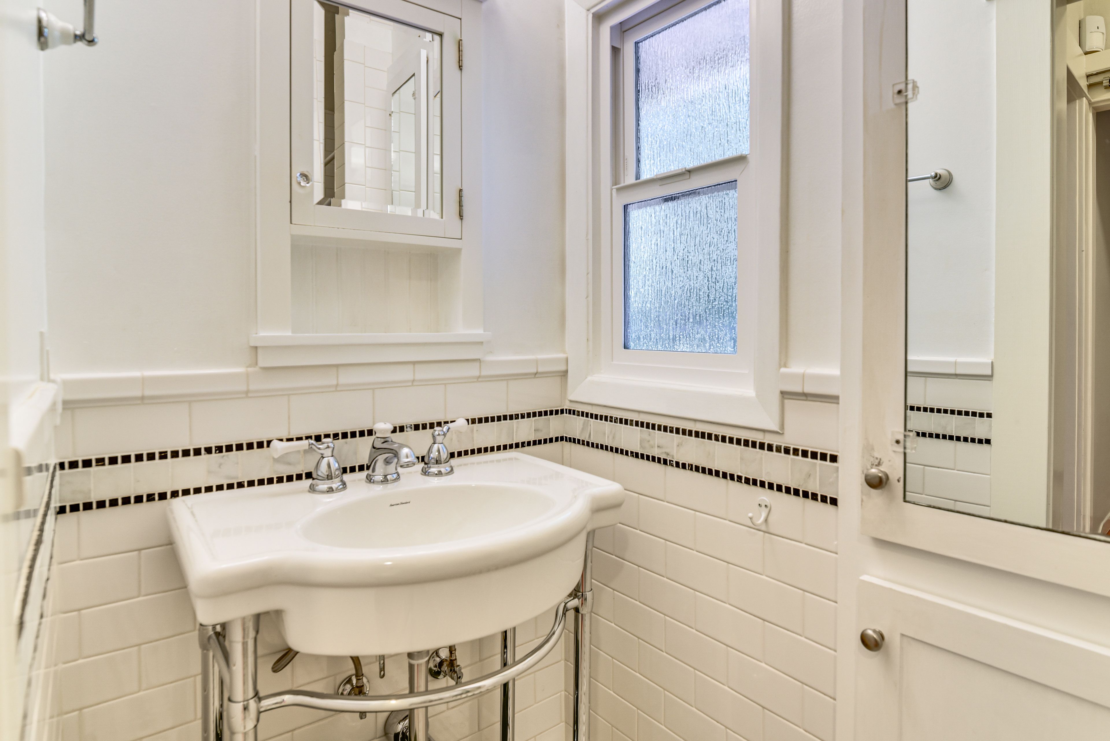 Full Bathroom | Towels & Linens Provided | Main Level