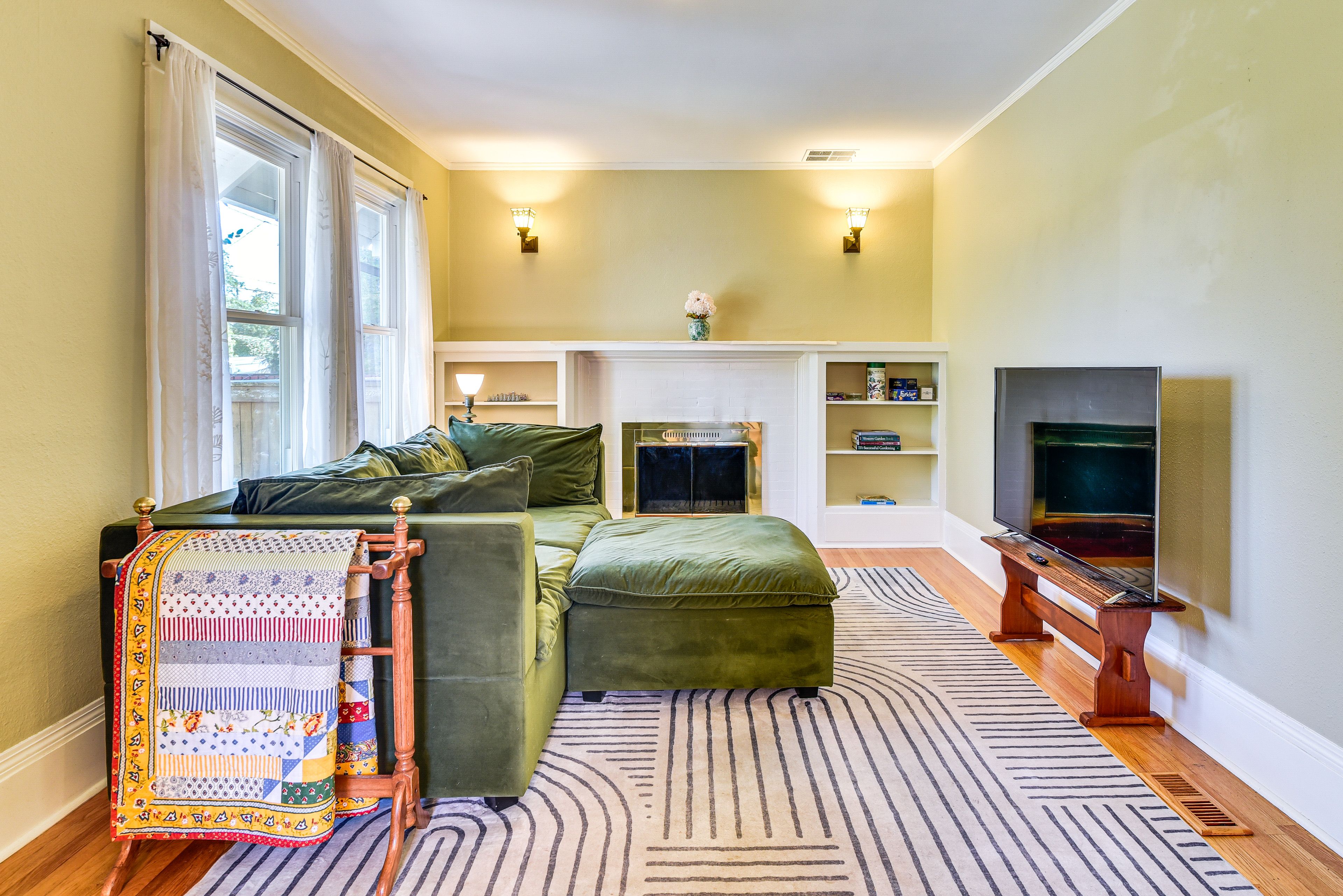 Portland Vacation Rental | 3BR | 1BA | 1,700 Sq Ft | 6 Steps Required