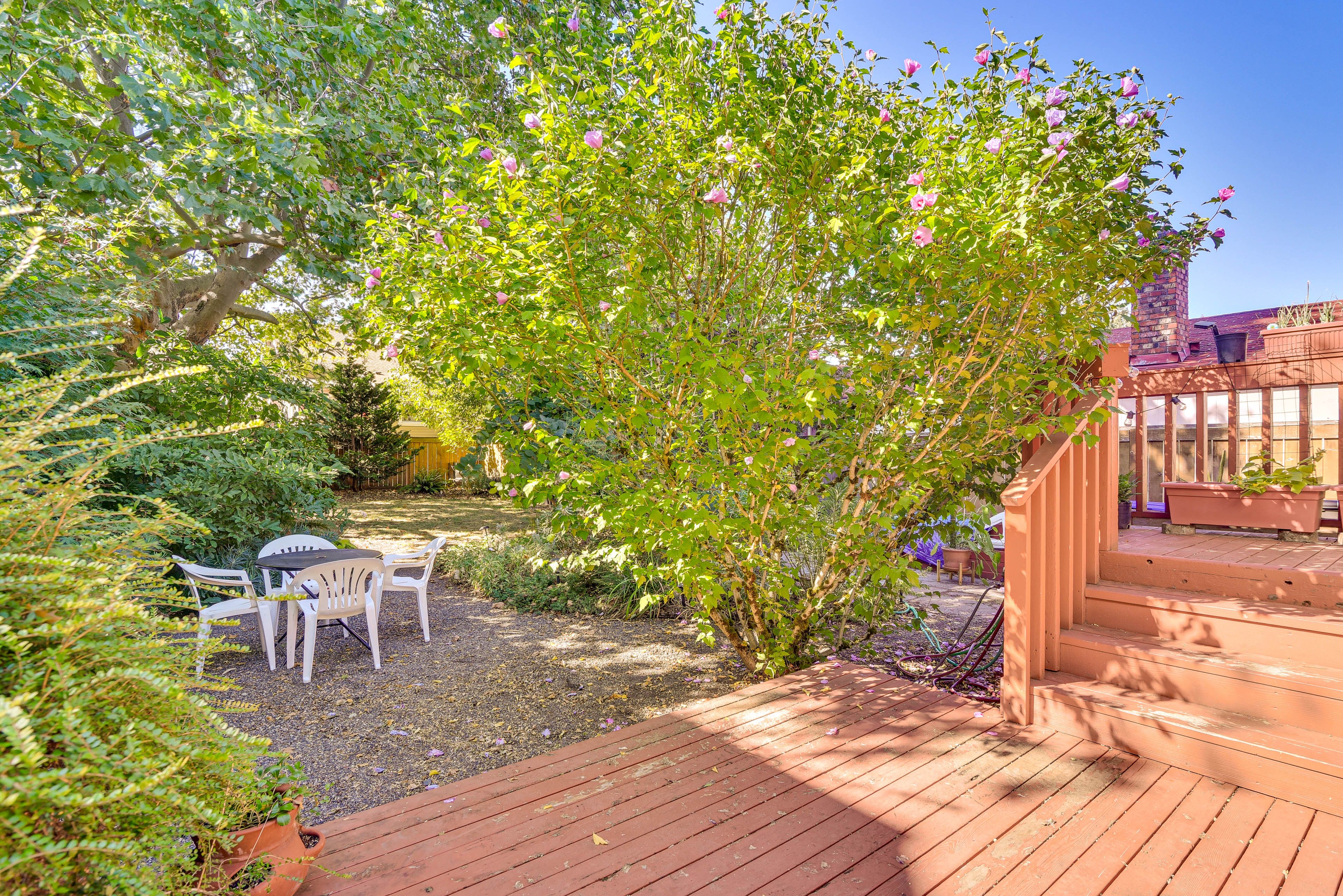 Private Backyard | Dining Area