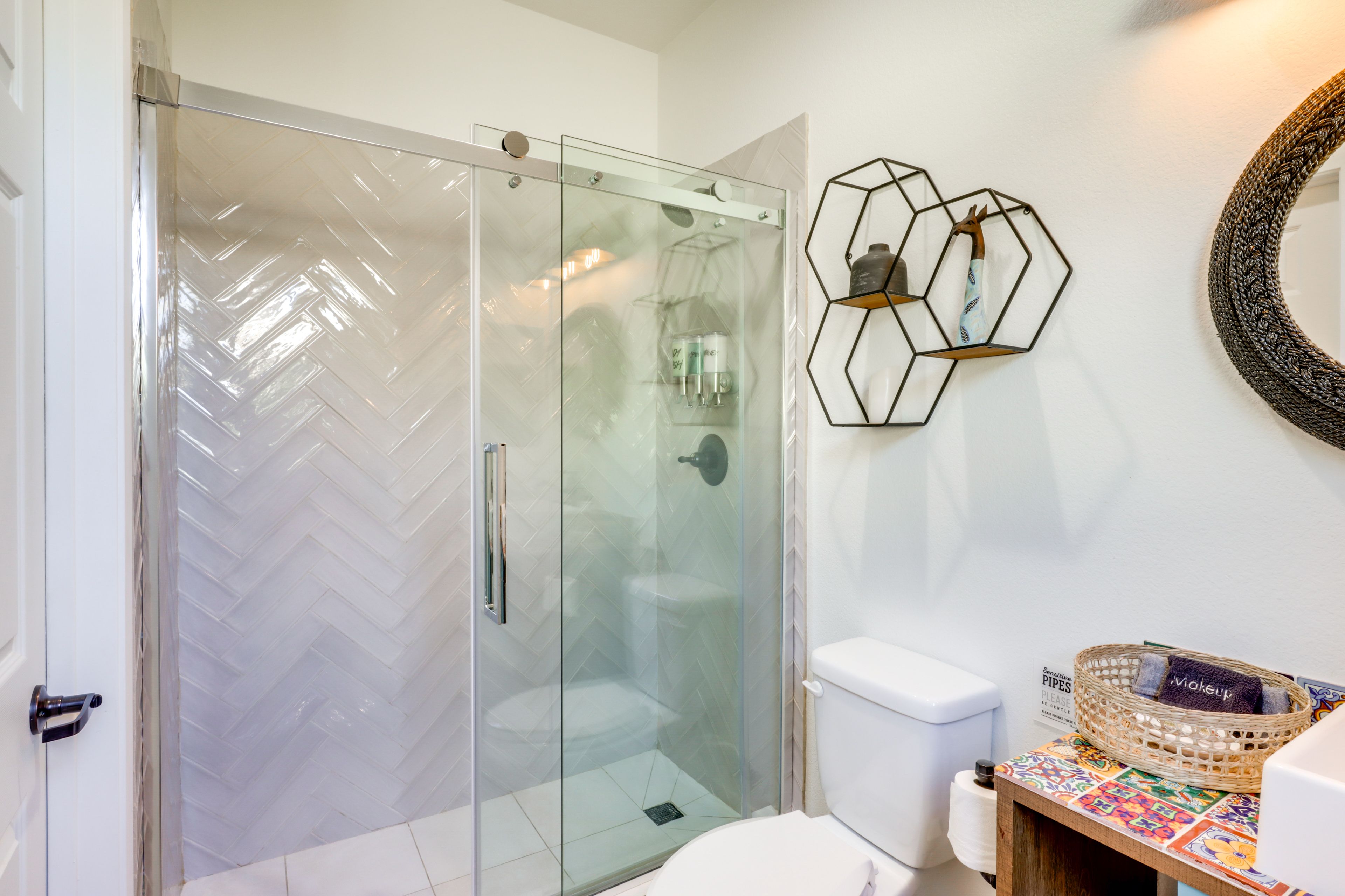 Full Bathroom | Complimentary Toiletries | Hair Dryer