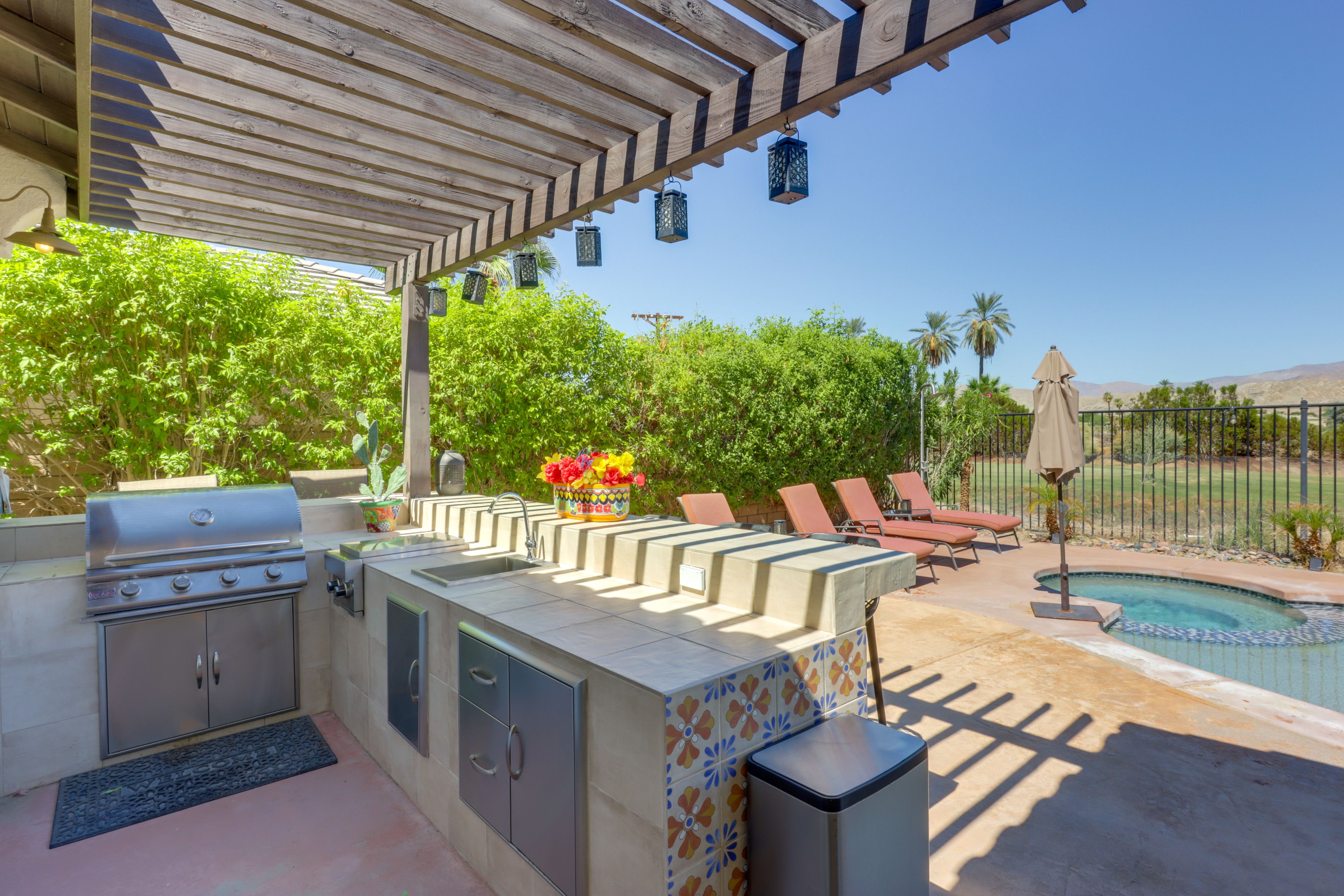 Outdoor Kitchen & Bar | Gas Grill | Golf Course & Mountain Views