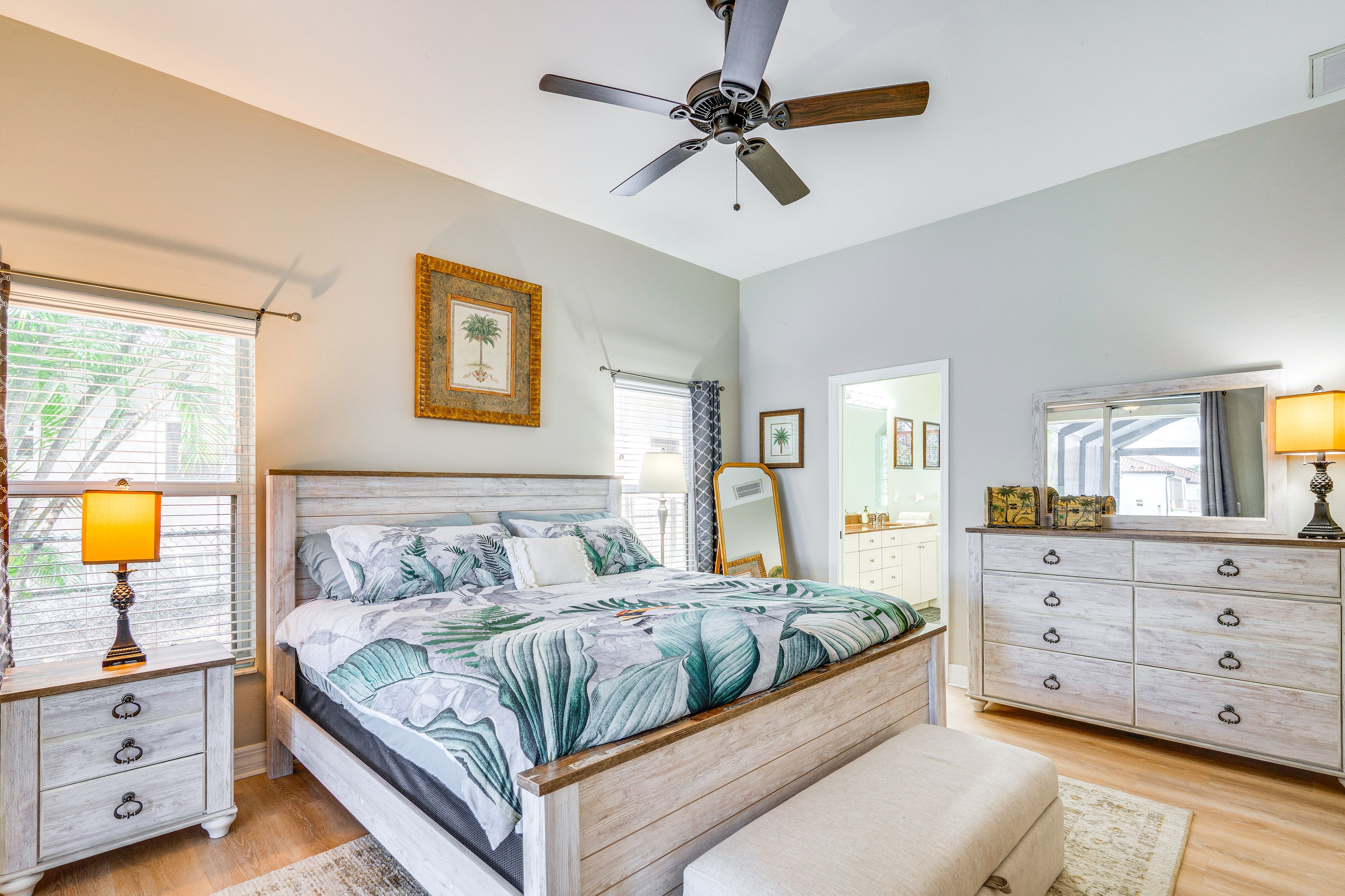 Bedroom 1 | King Bed