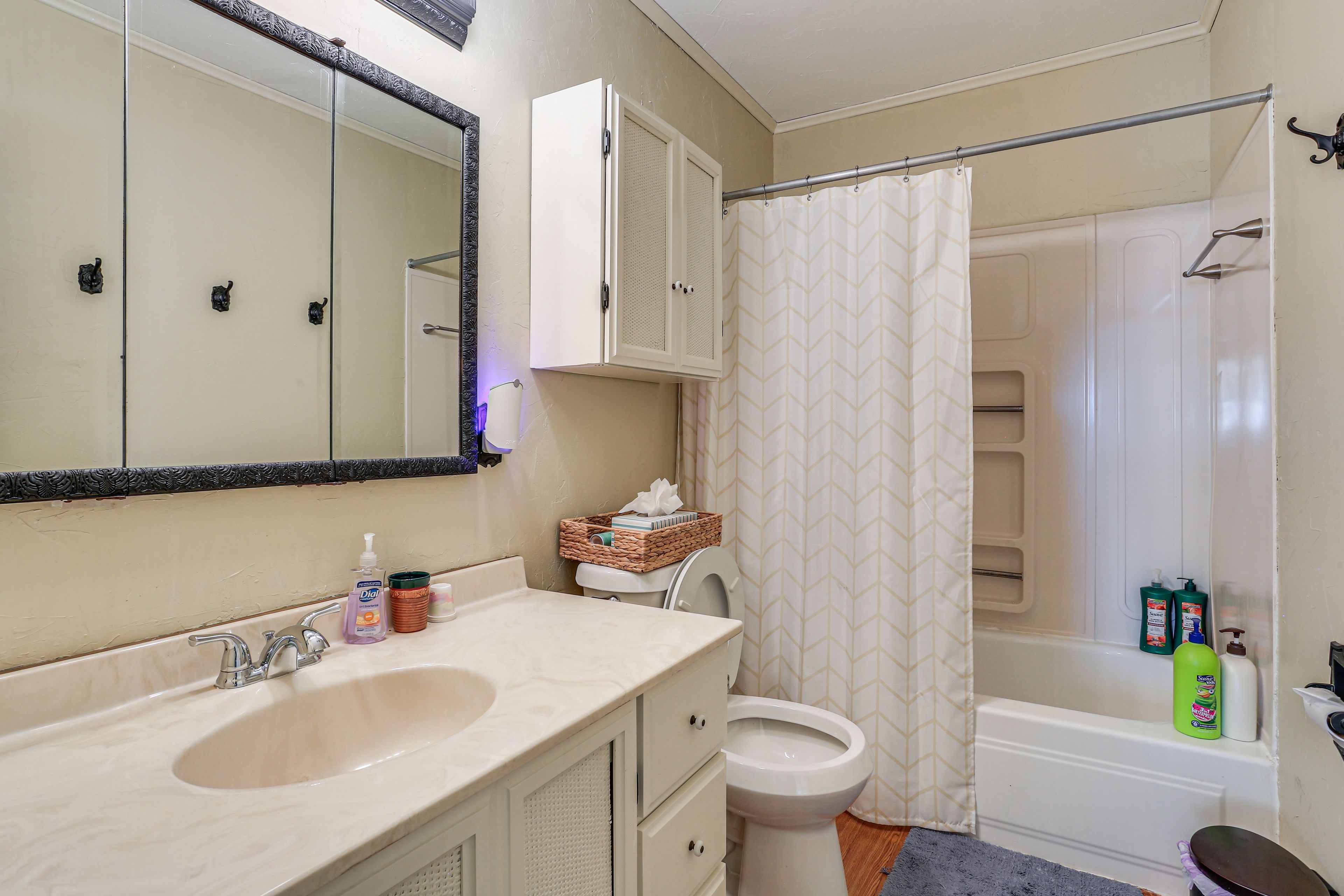 Full Bathroom | Towels Provided