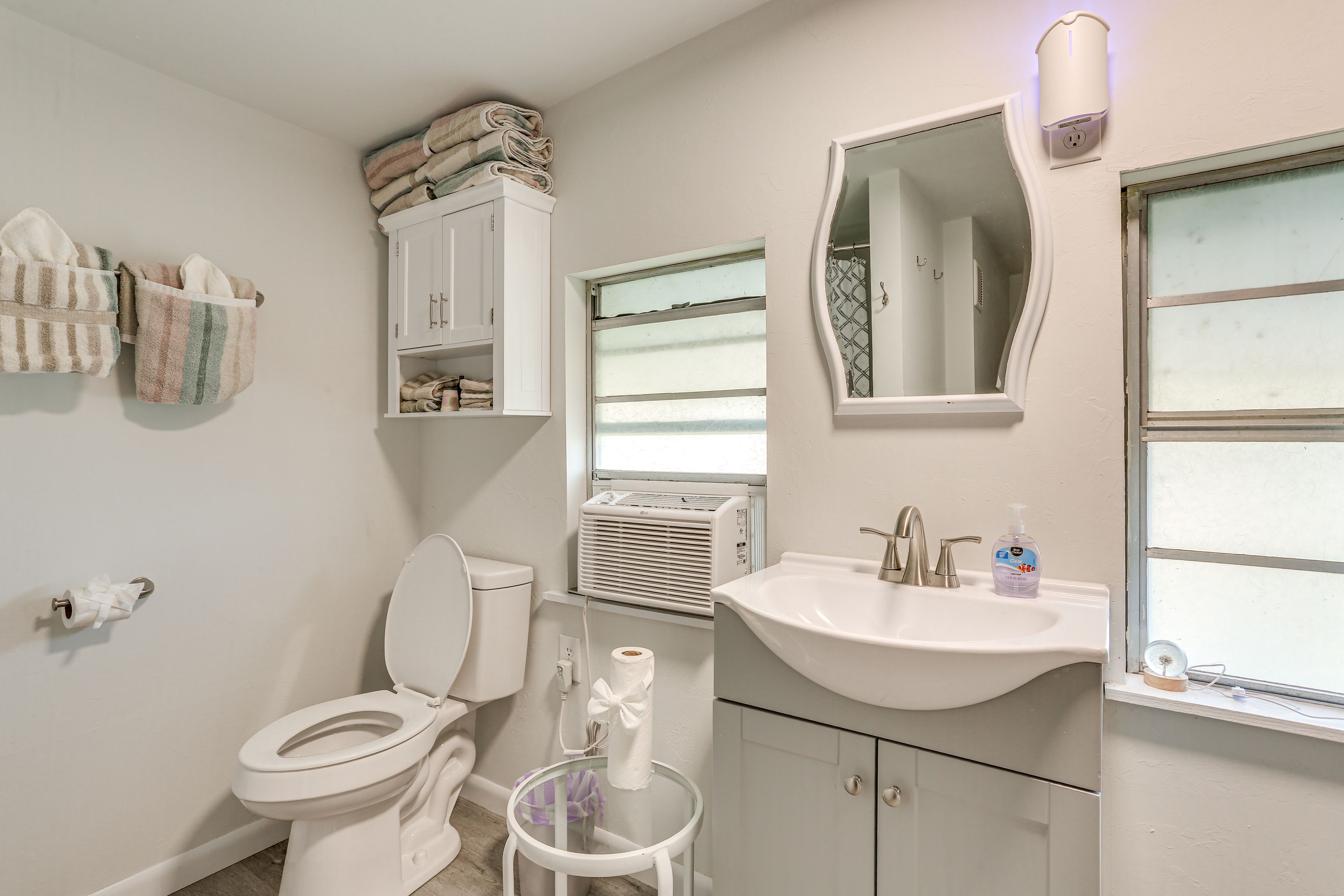 Full Bathroom | Complimentary Toiletries | Washer/Dryer