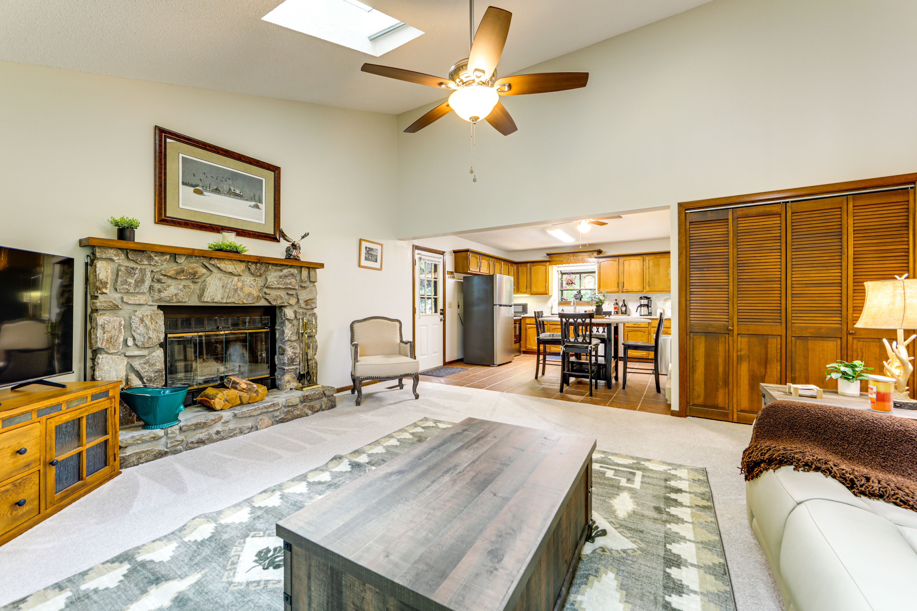 Living Room | Free WiFi | Smart TV | Central A/C