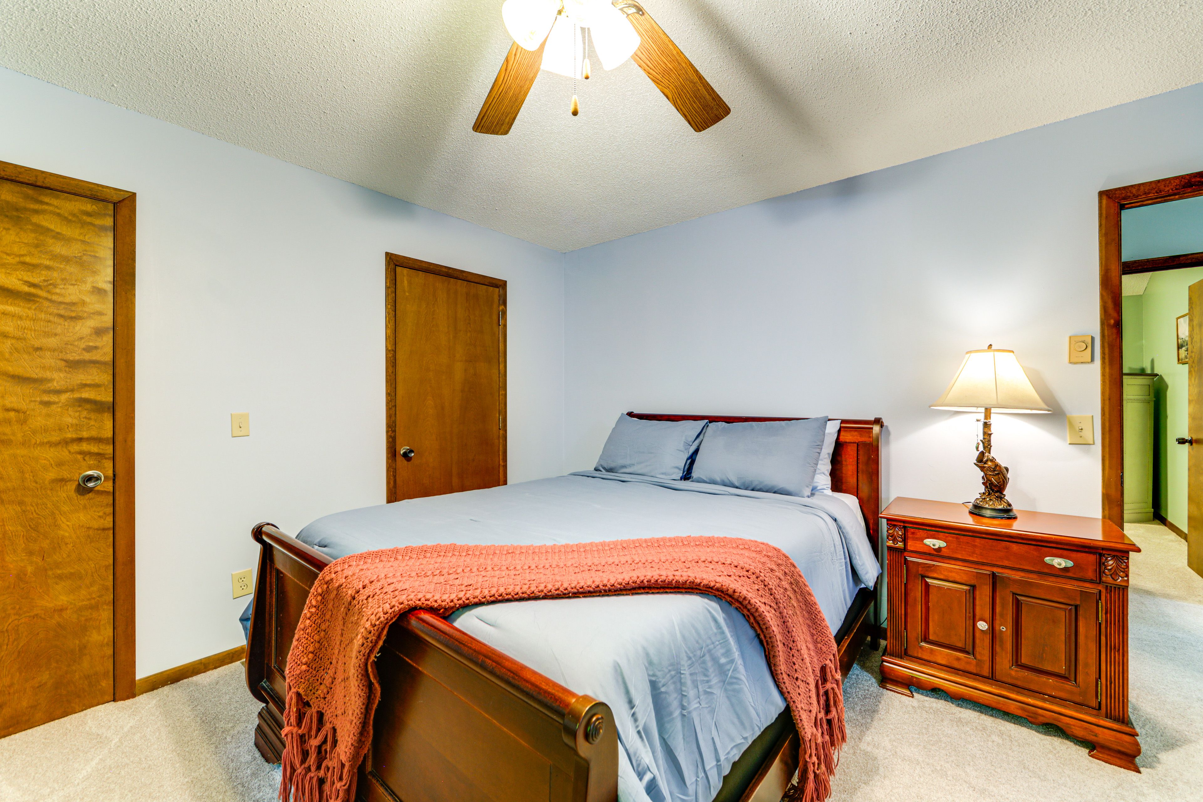 Bedroom 1 | Queen Bed