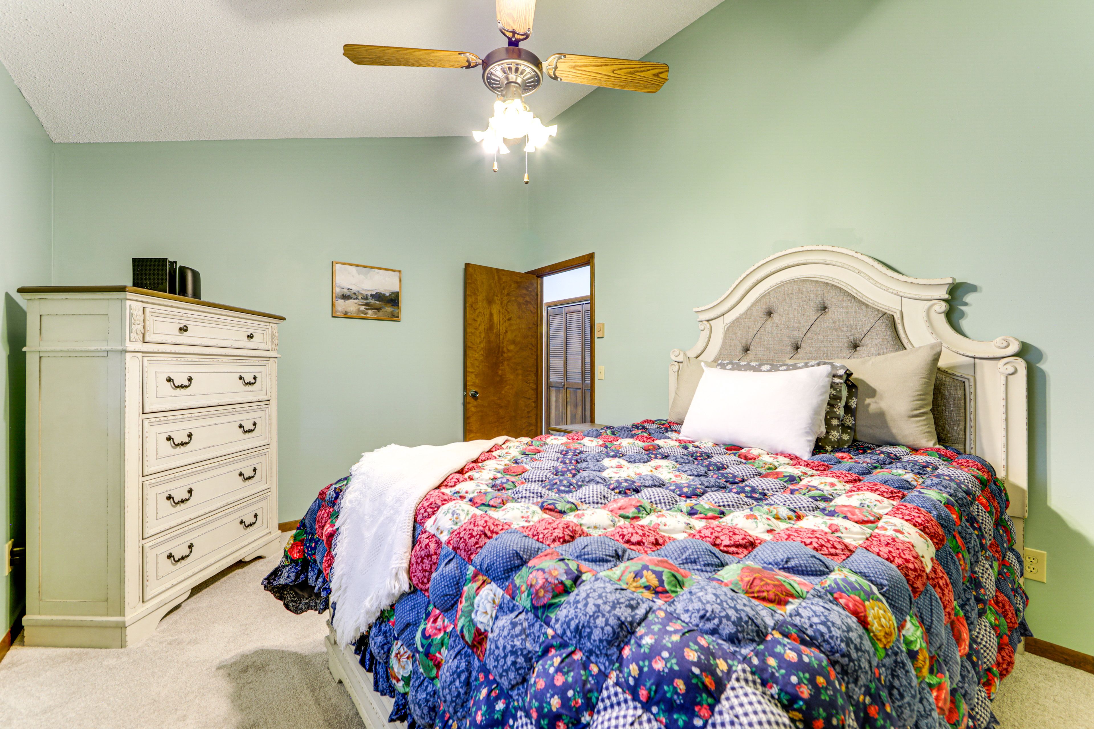 Bedroom 2 | Queen Bed