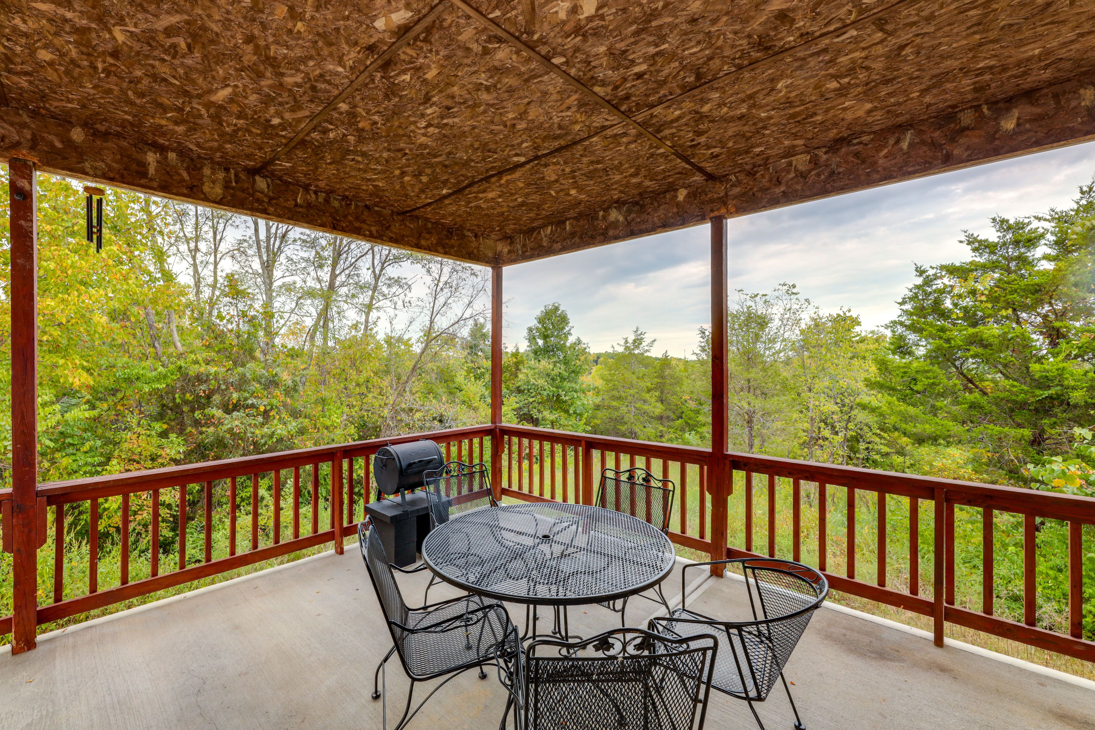 Covered Deck | Outdoor Dining