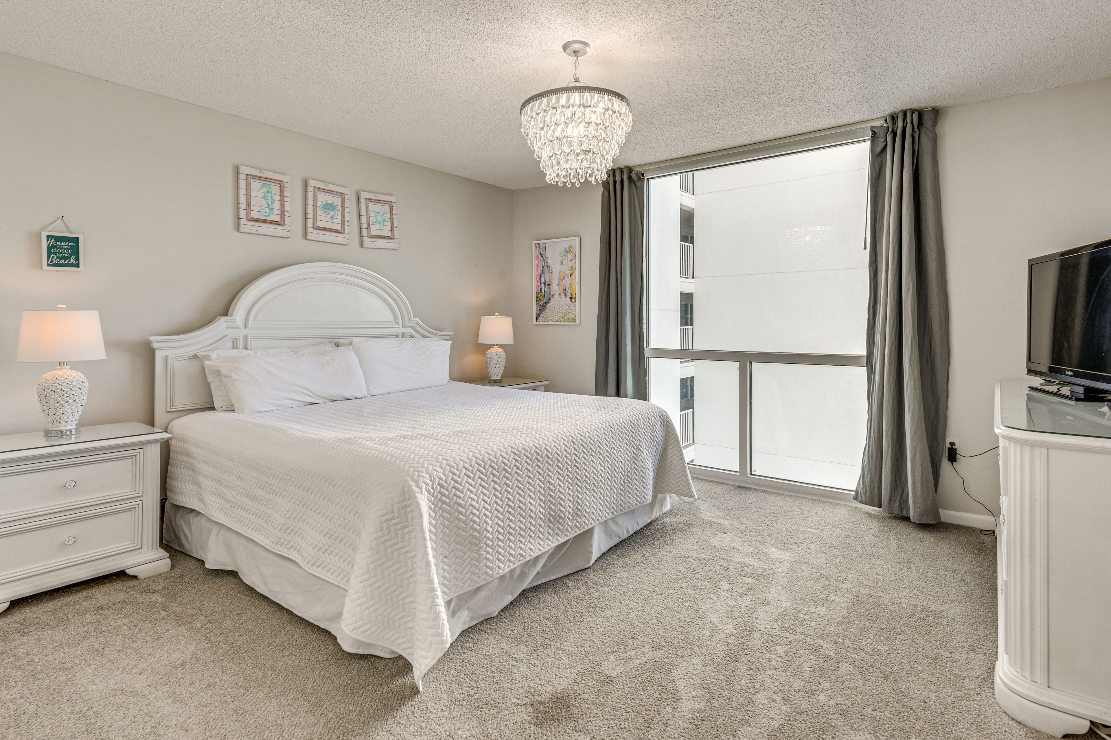 Bedroom 1 | King Bed | TV