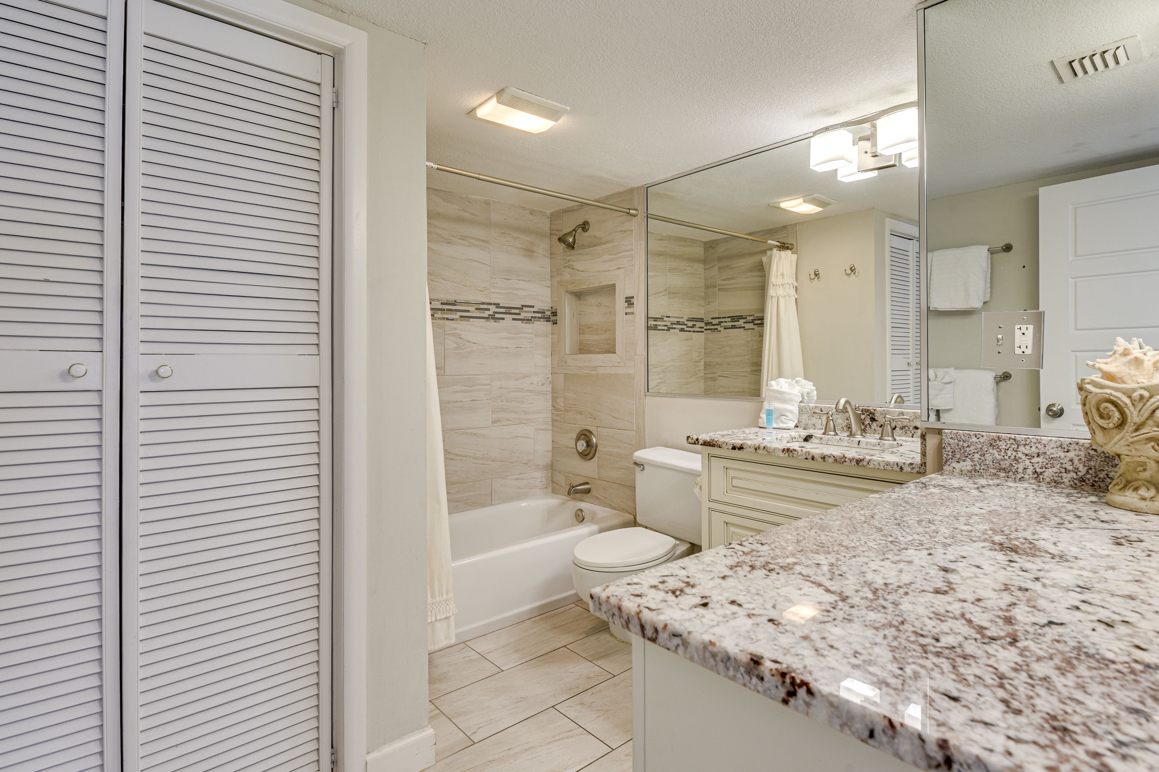 Full Bathroom | Towels Provided | Laundry
