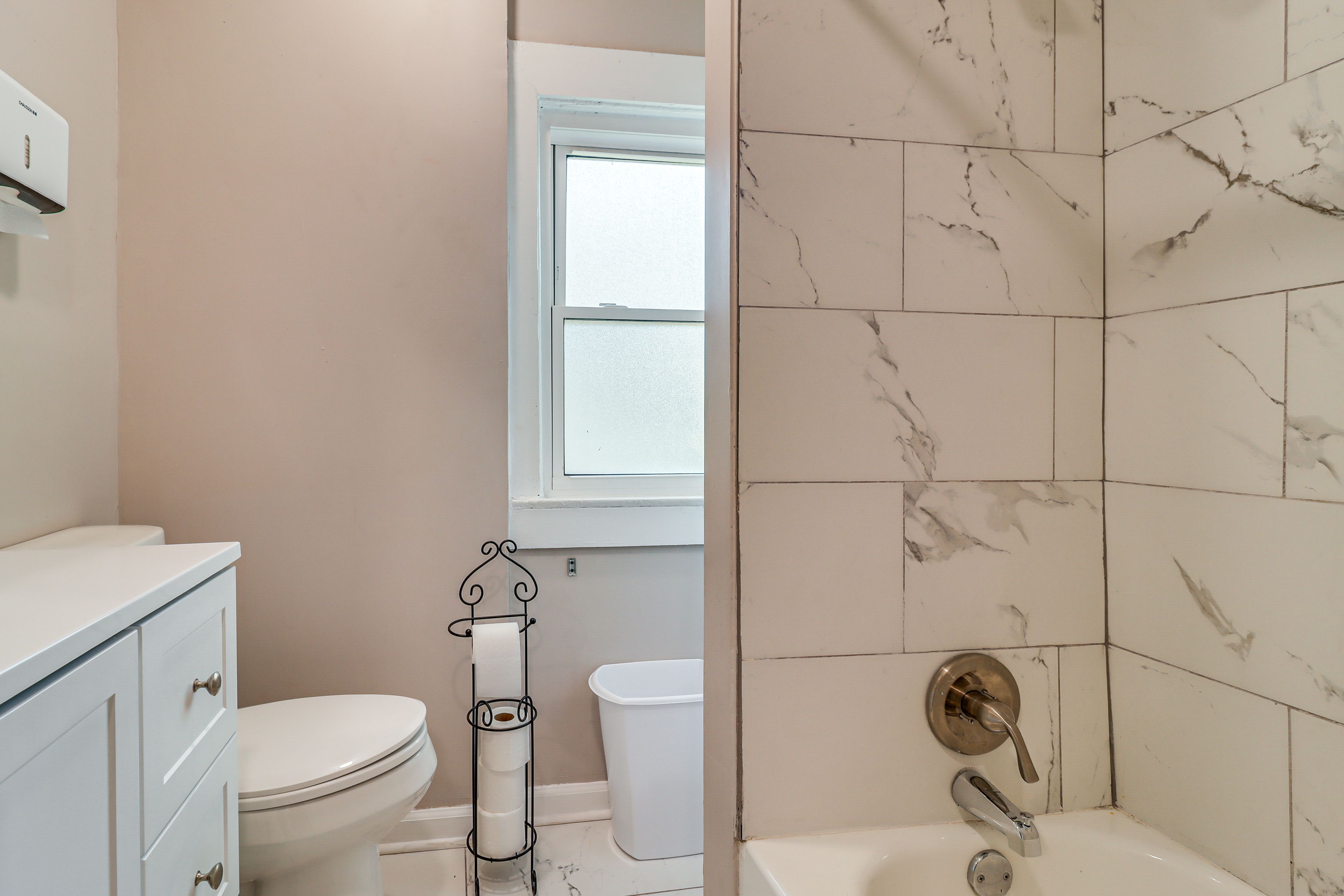 Full Bathroom | 2nd Floor