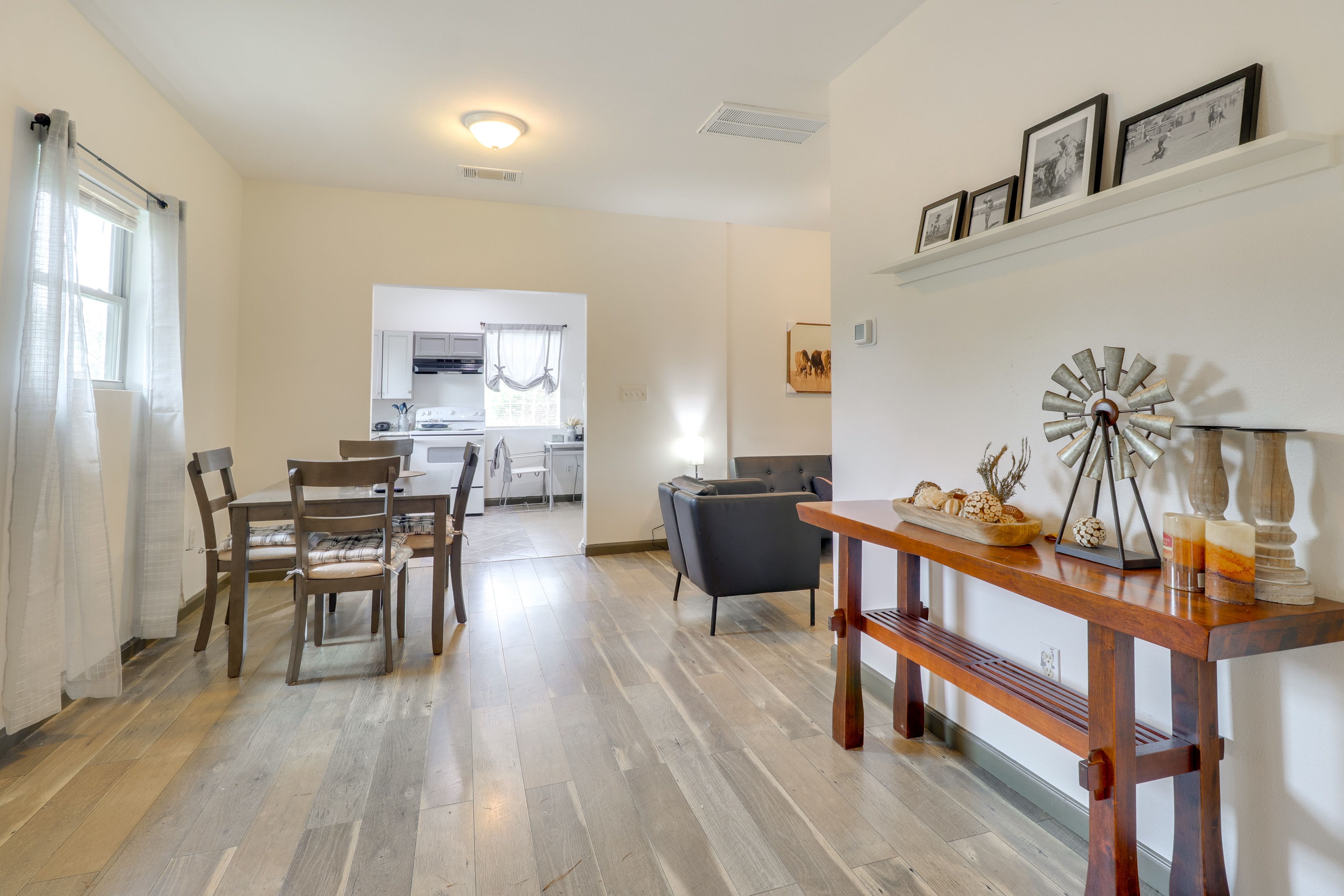 Dining Table | Dishware/Flatware