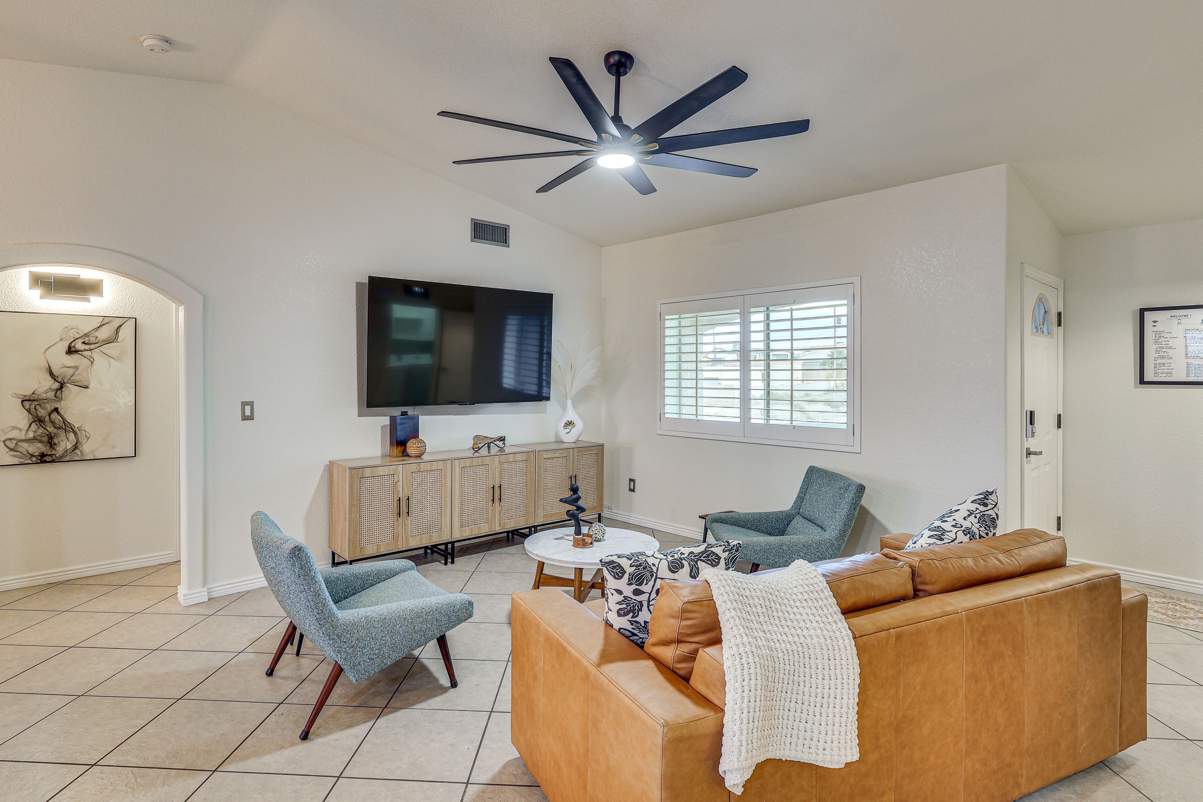 Living Room | Smart TV | Free WiFi